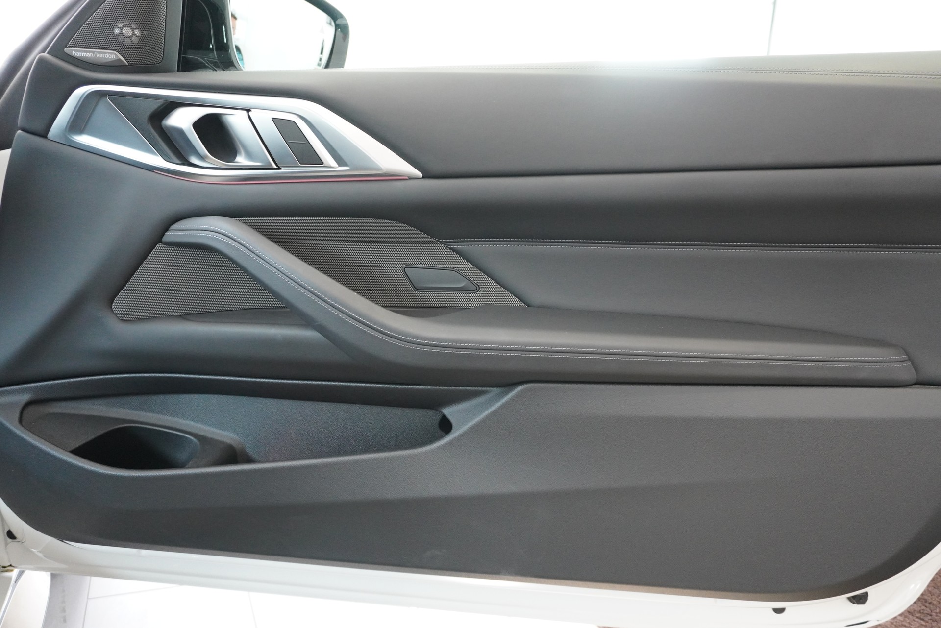 BMW M4 Cabrio Competition M xDrive-image-15
