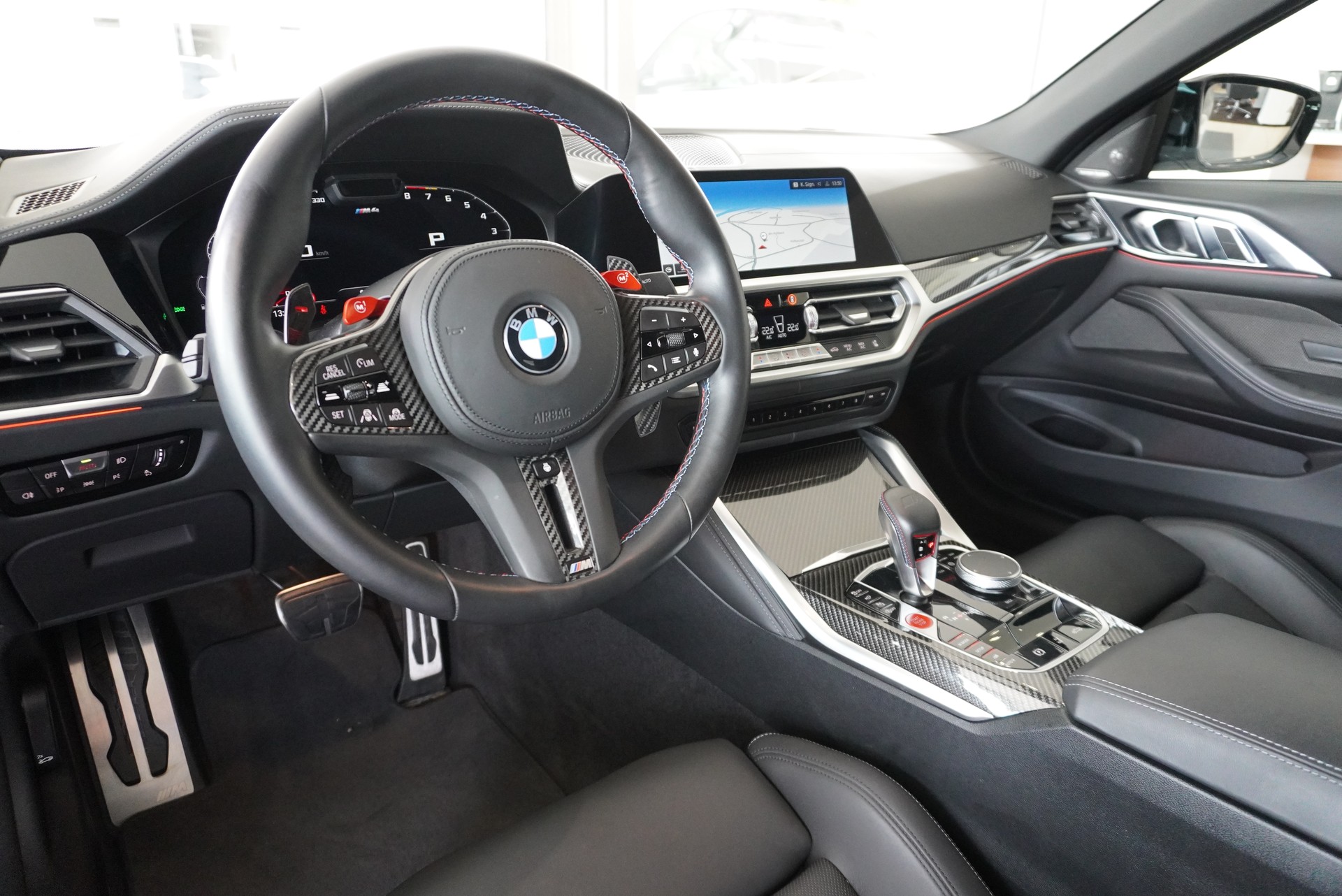BMW M4 Cabrio Competition M xDrive-image-12