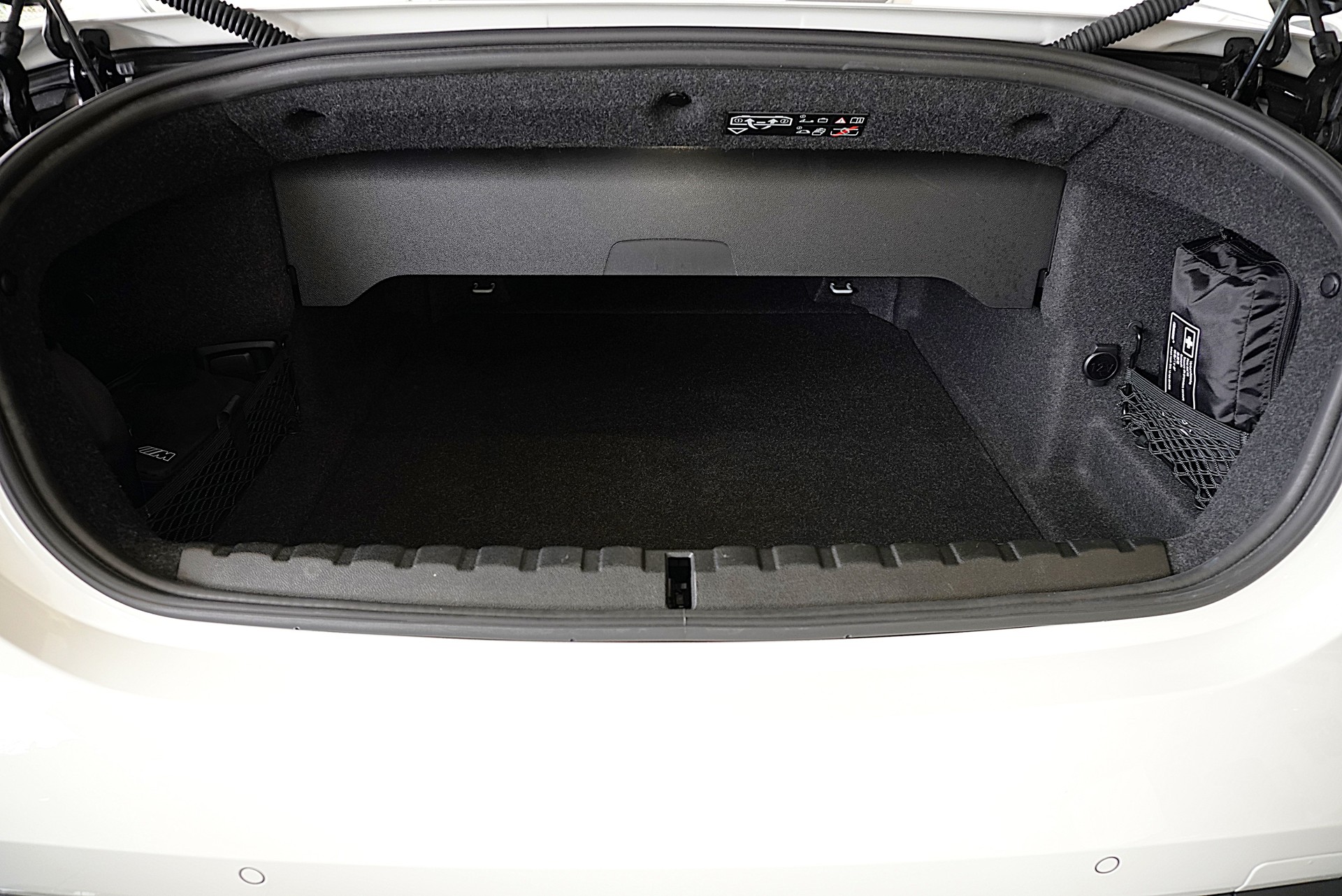 BMW M4 Cabrio Competition M xDrive-image-16