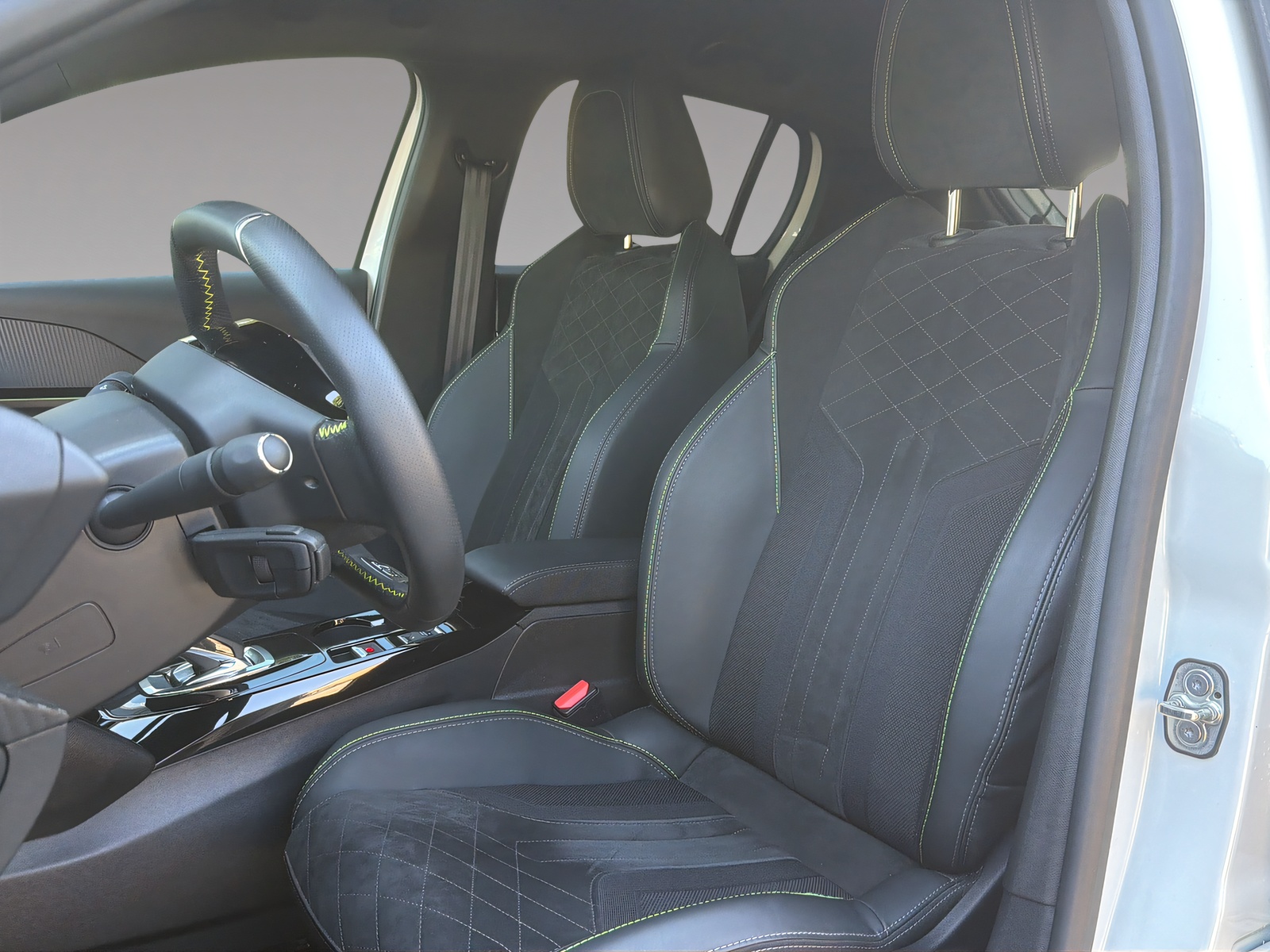 PEUGEOT 208 e-GT Pack-image-5