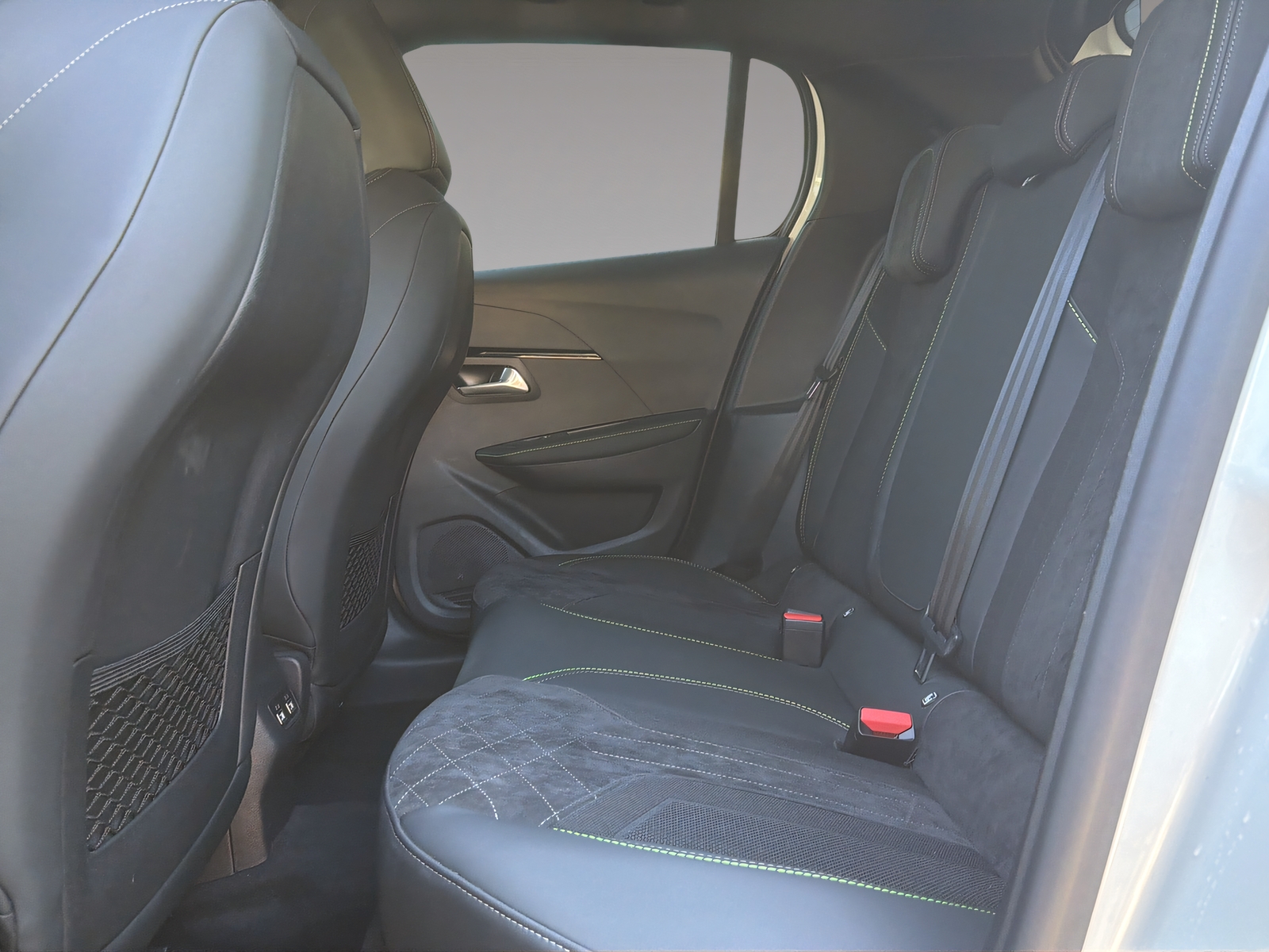 PEUGEOT 208 e-GT Pack-image-16