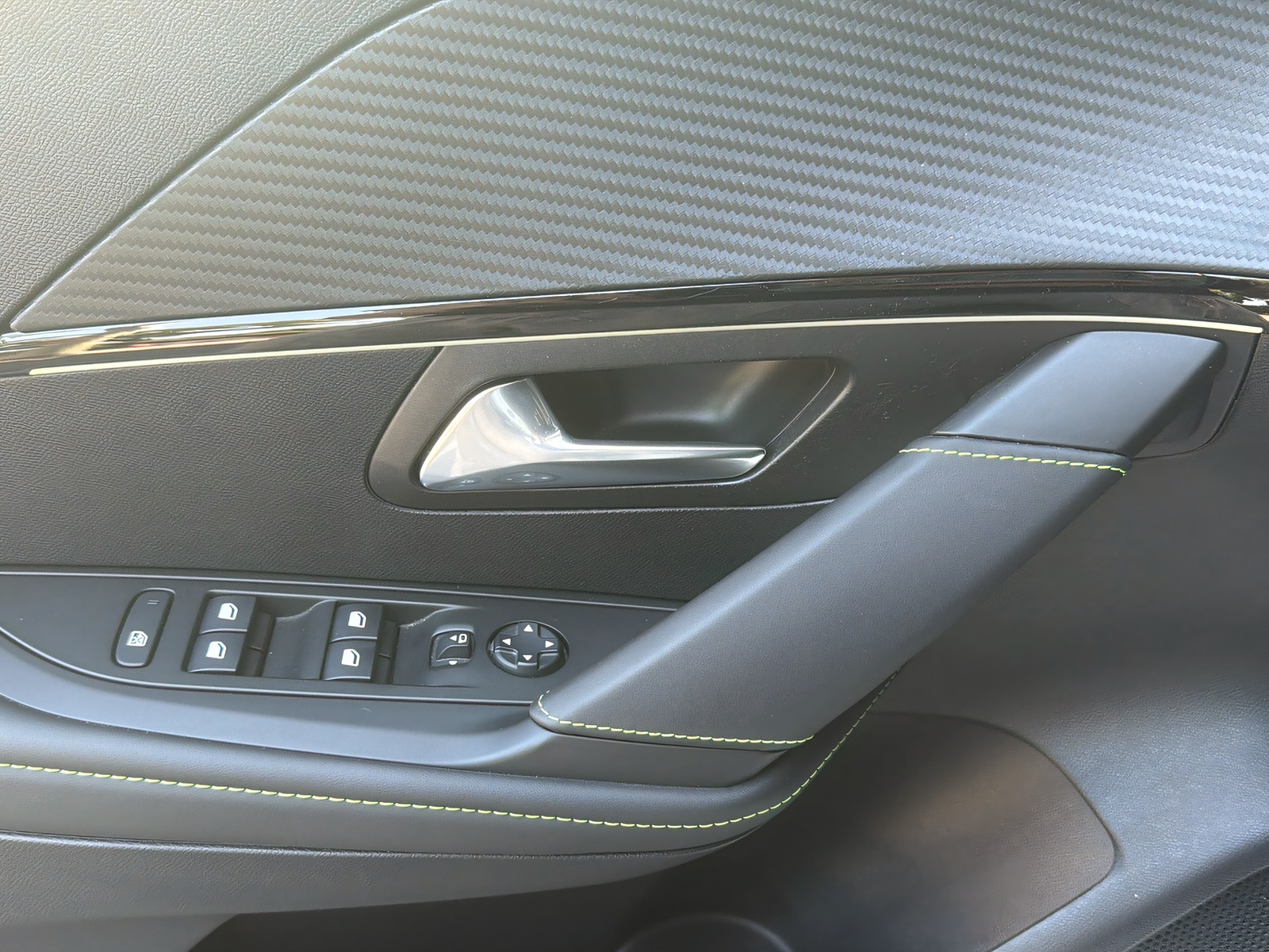 PEUGEOT 208 e-GT Pack-image-14