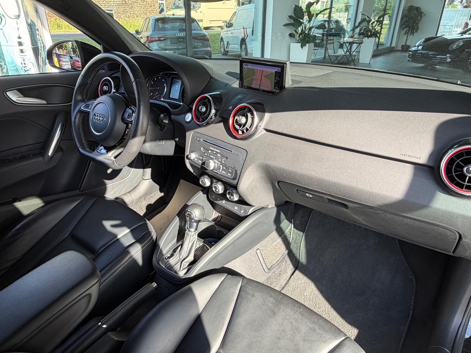AUDI A1 Sportback 1.4 TFSI Sport S-tronic-image-14