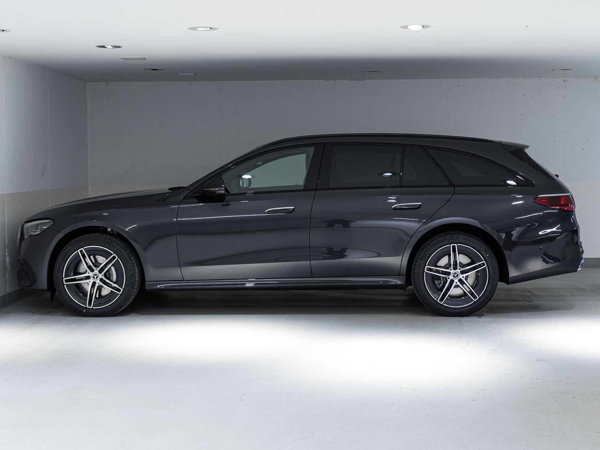MERCEDES-BENZ E 450 d 4MATIC T-Modell-image-4