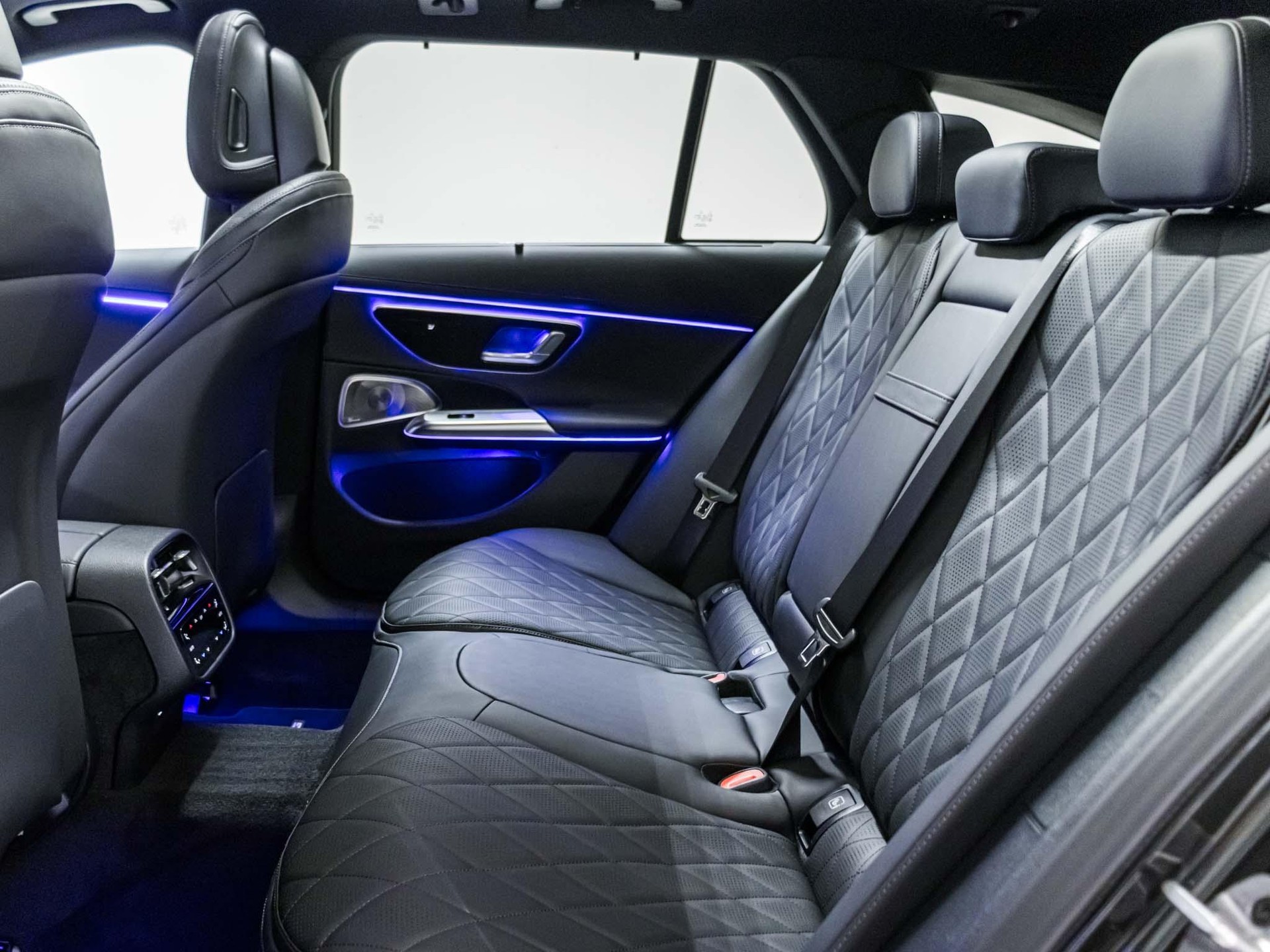 MERCEDES-BENZ E 450 d 4MATIC T-Modell-image-7