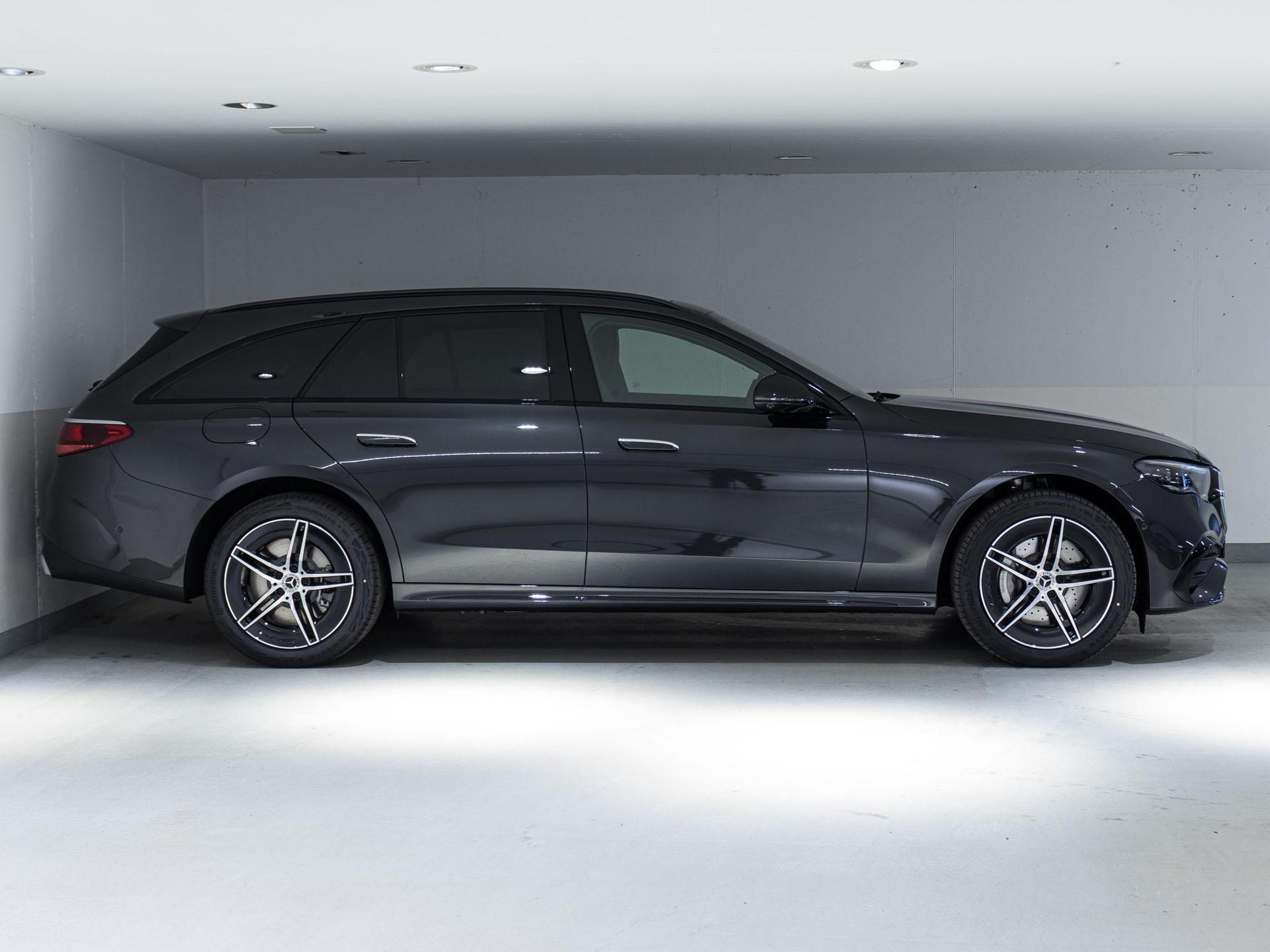 MERCEDES-BENZ E 450 d 4MATIC T-Modell-image-1