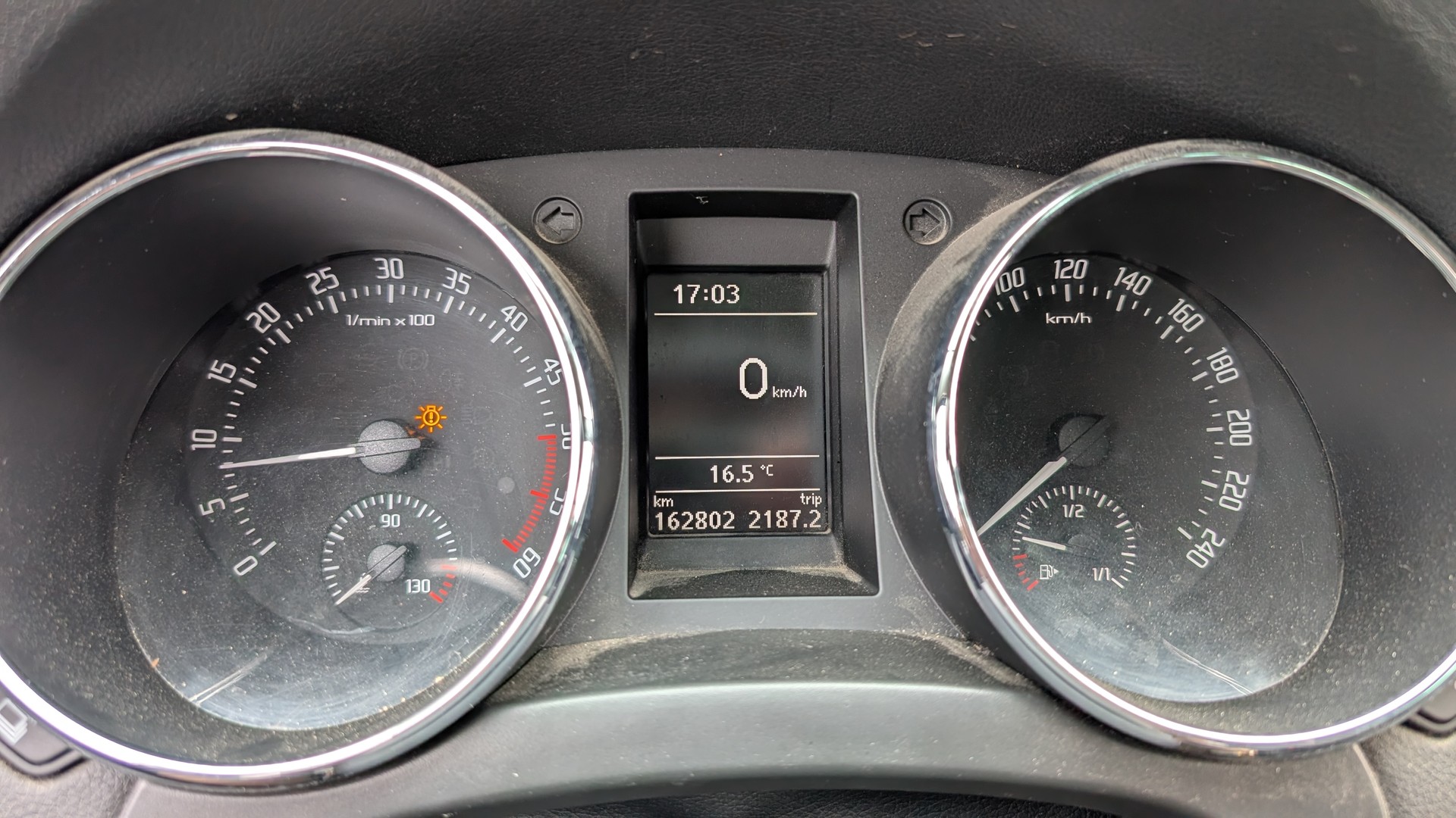 SKODA Yeti 2.0 TDI AllDrive 4x4-image-8