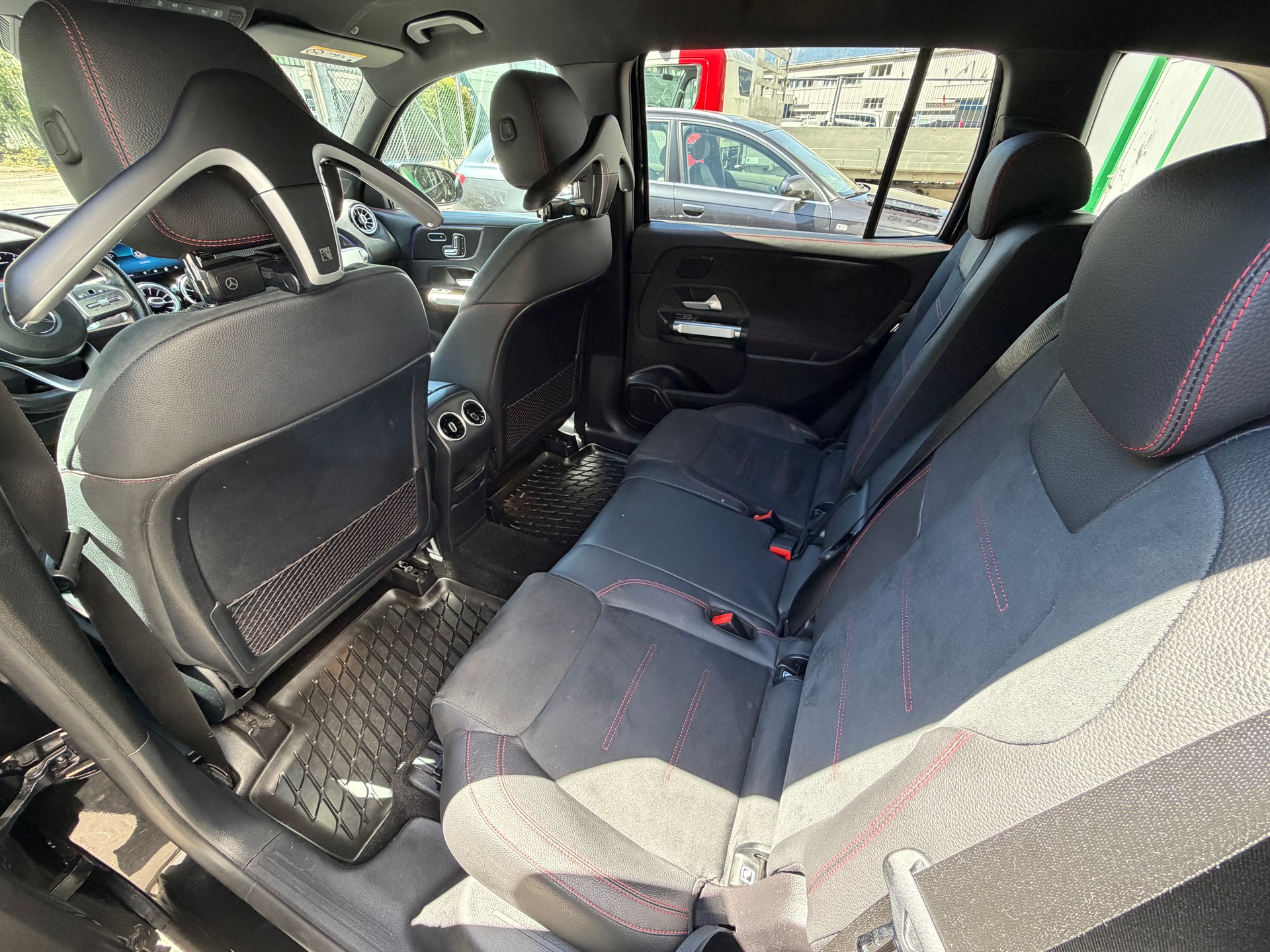 MERCEDES-BENZ GLB 250 AMG Line 4 MATIC 8G-Tronic-image-8