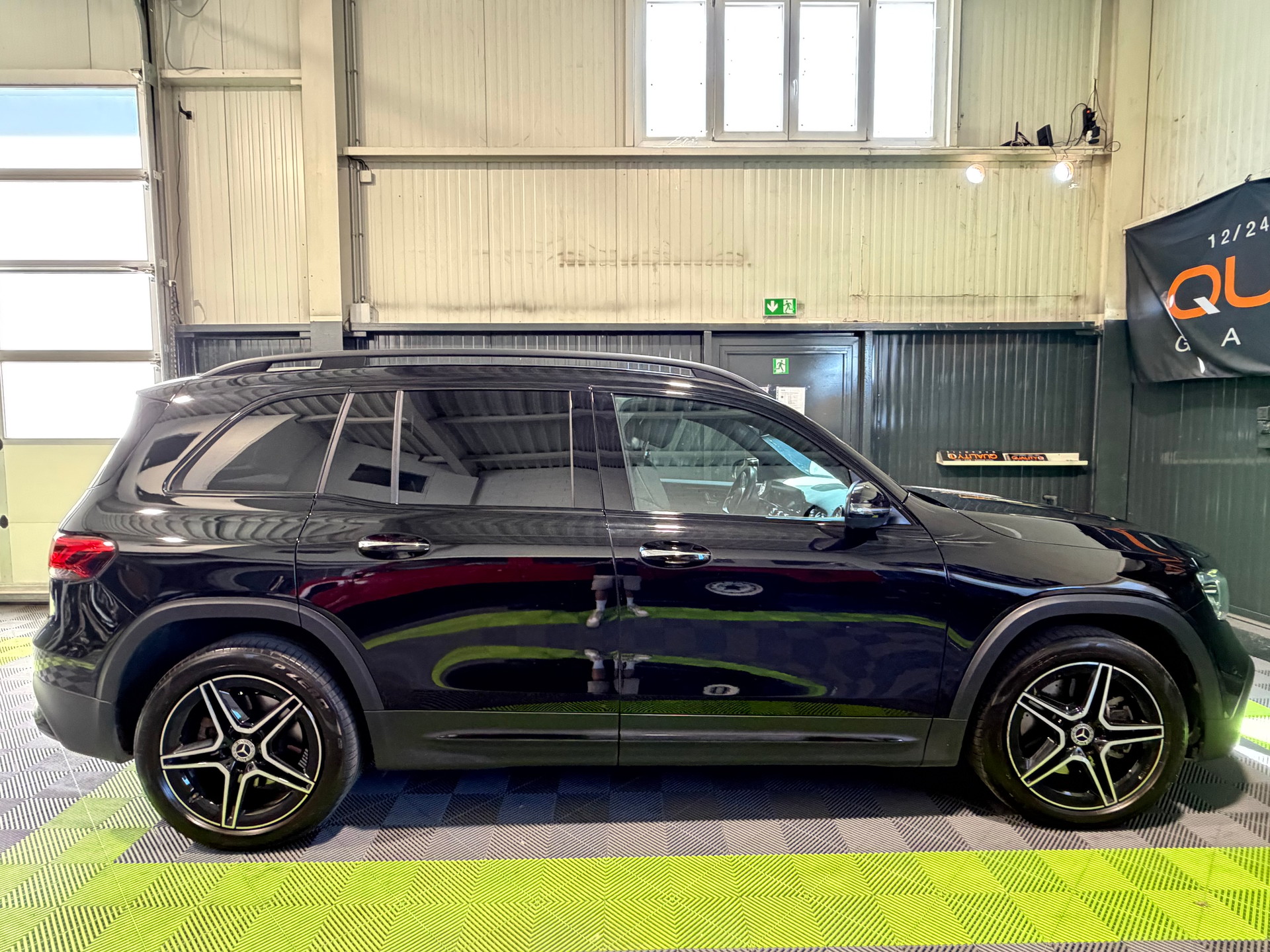 MERCEDES-BENZ GLB 250 AMG Line 4 MATIC 8G-Tronic-image-5