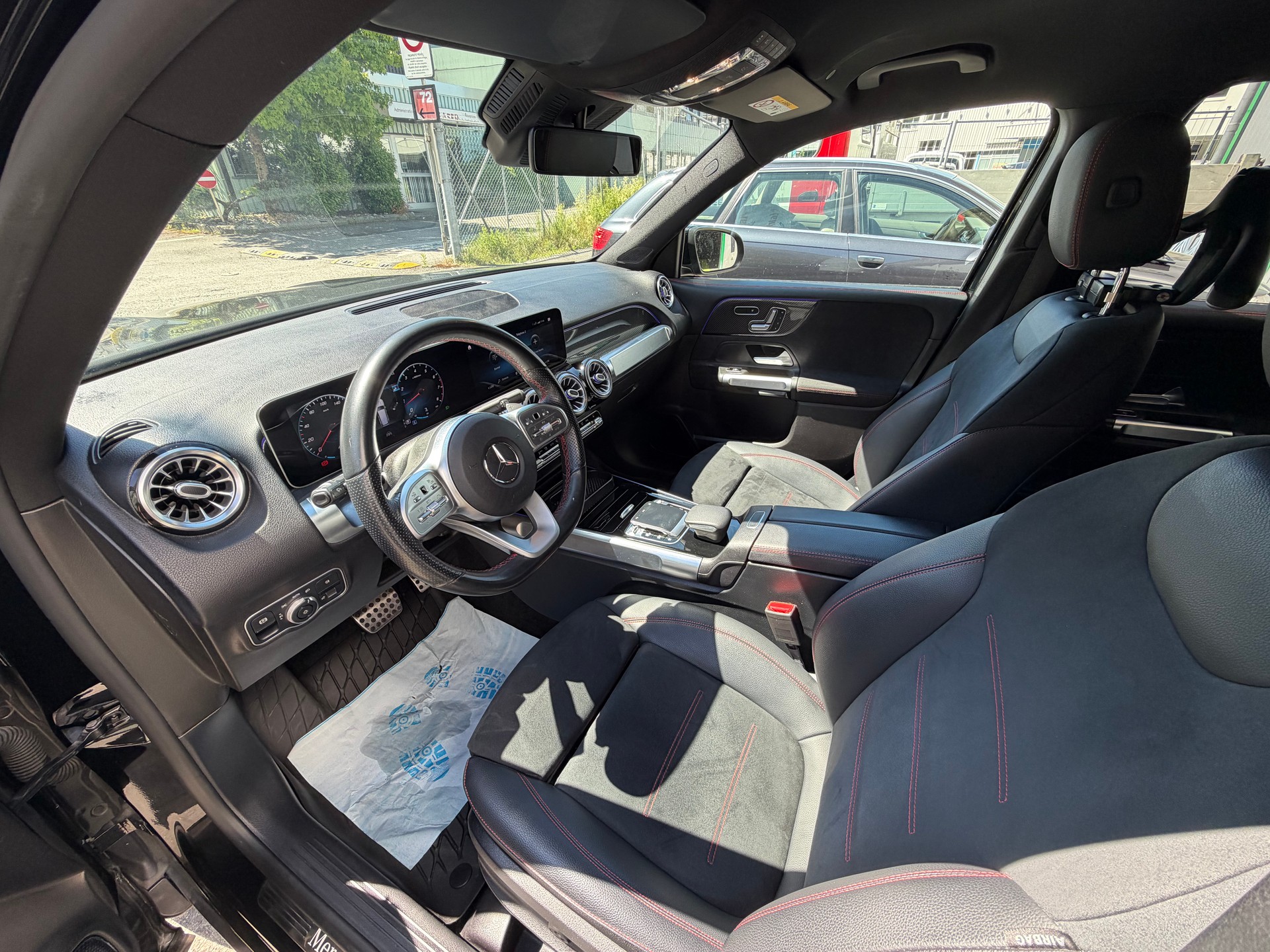MERCEDES-BENZ GLB 250 AMG Line 4 MATIC 8G-Tronic-image-12