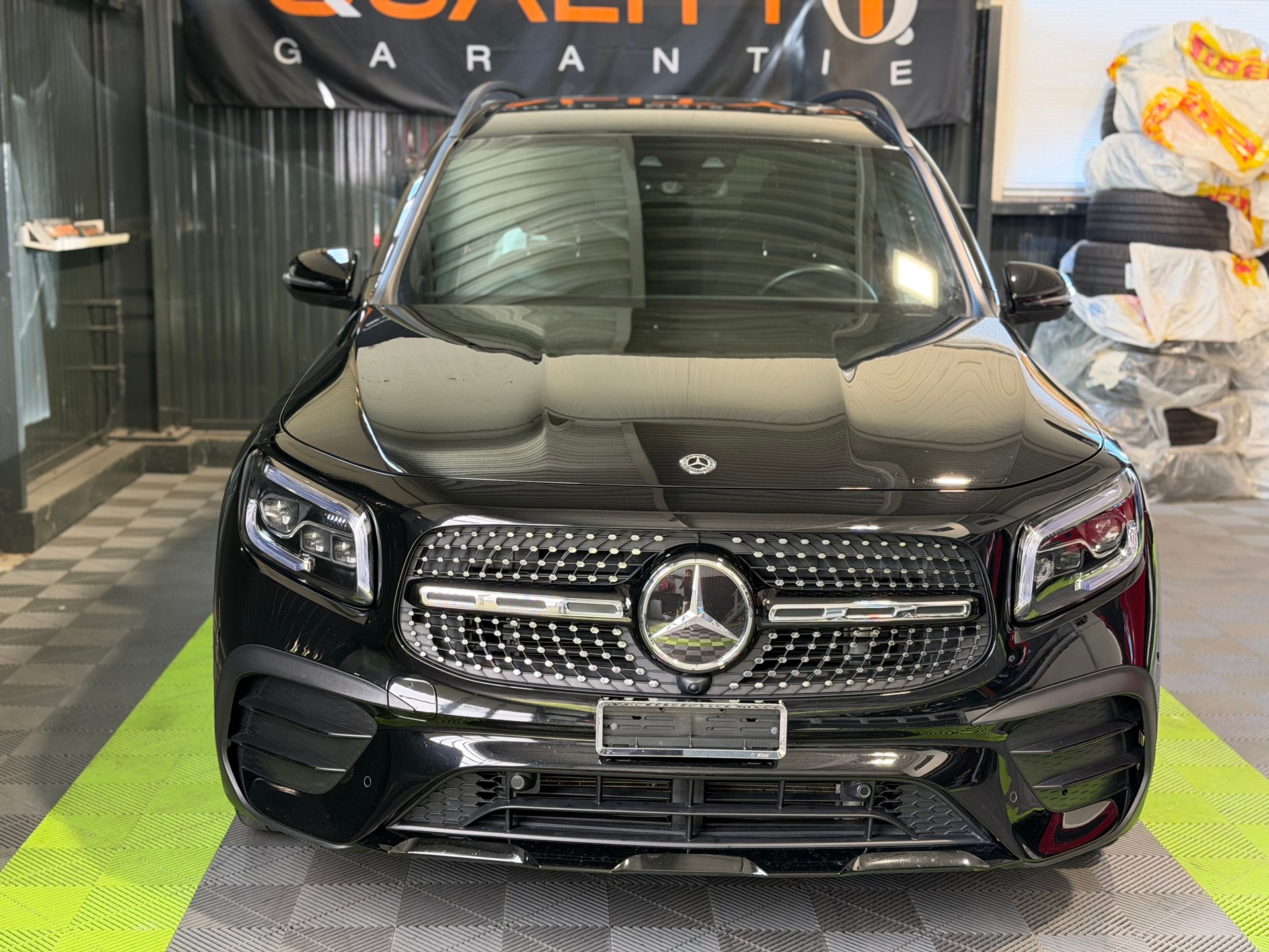 MERCEDES-BENZ GLB 250 AMG Line 4 MATIC 8G-Tronic-image-3