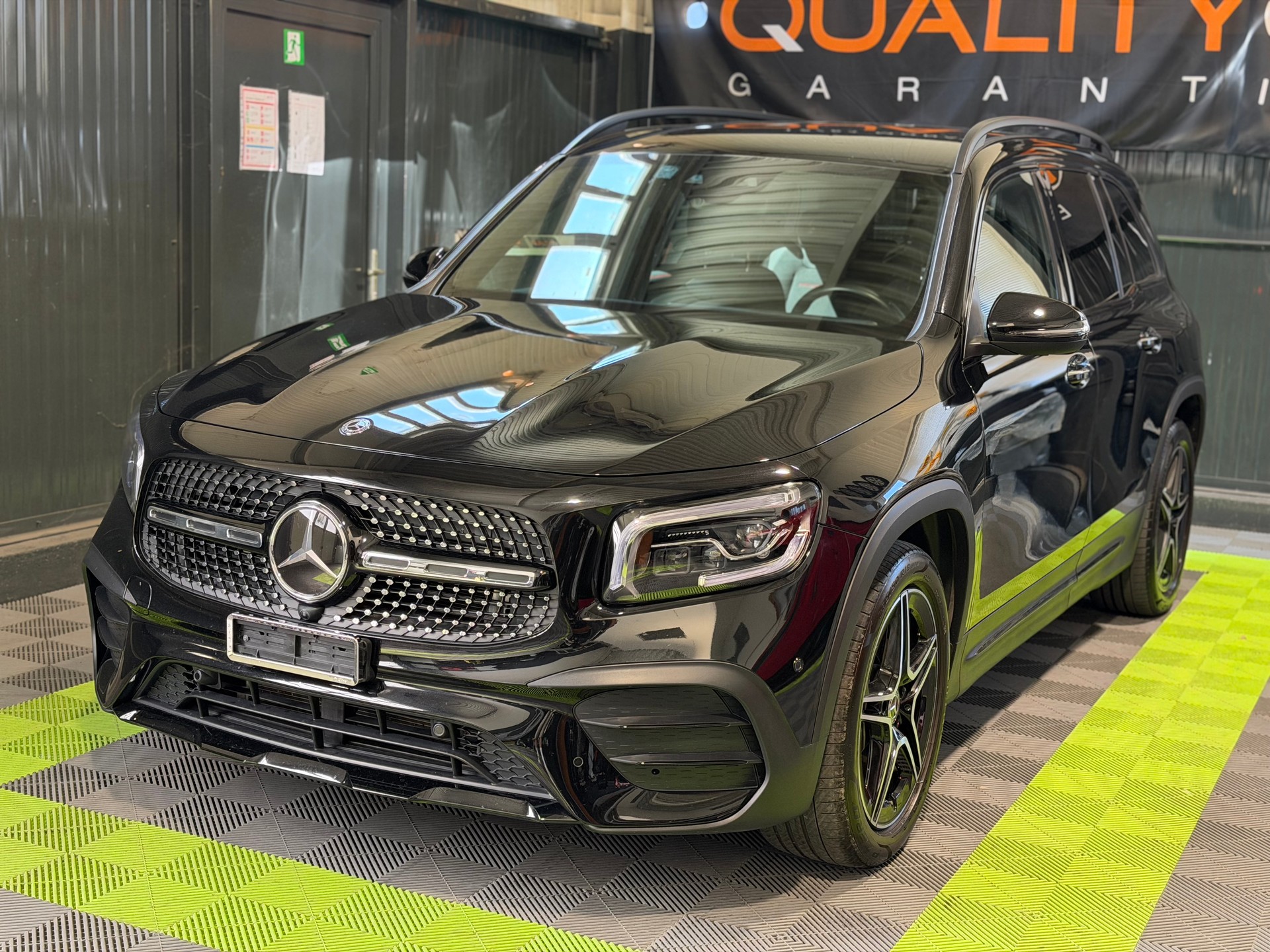 MERCEDES-BENZ GLB 250 AMG Line 4 MATIC 8G-Tronic-image-0