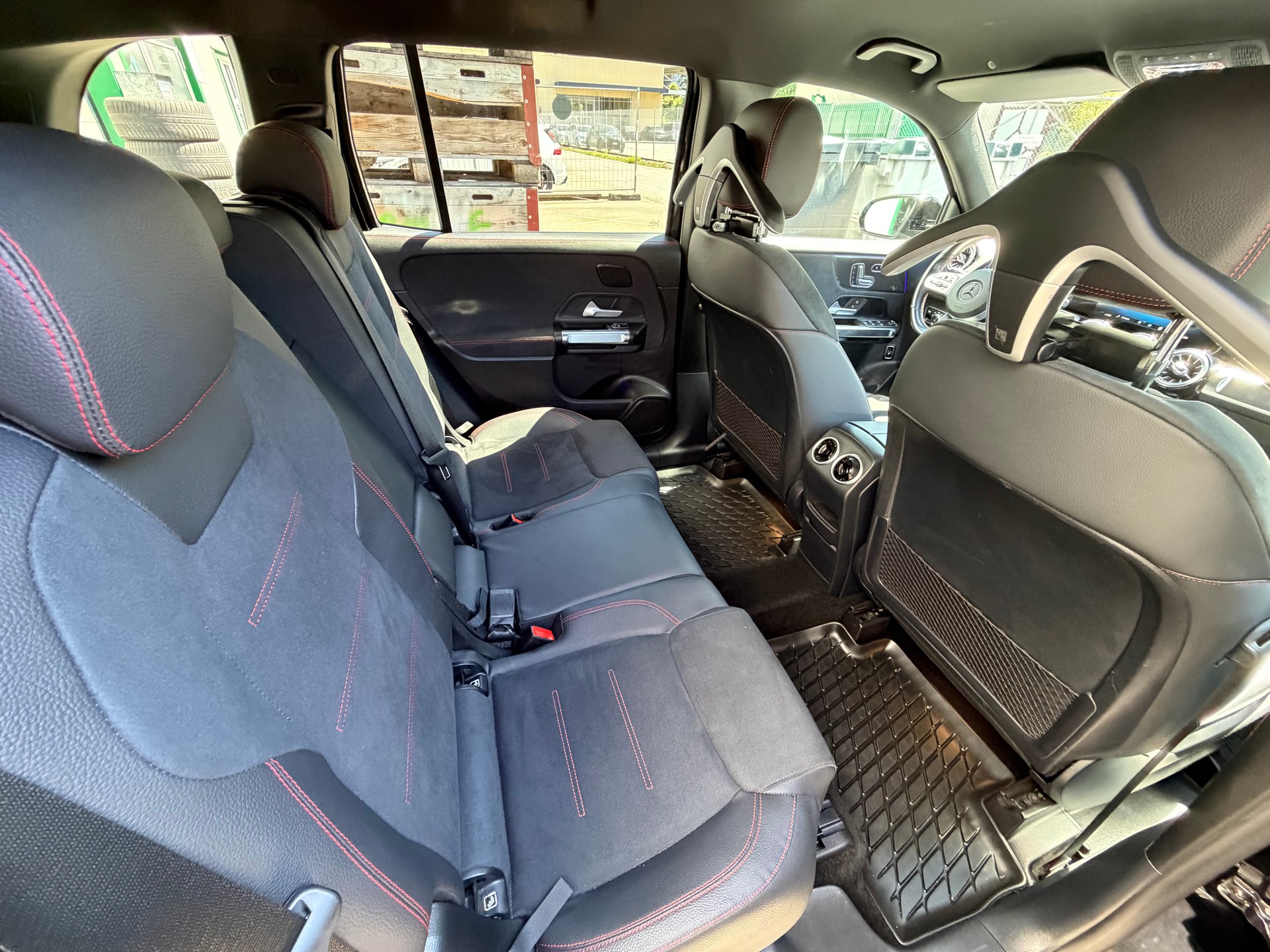 MERCEDES-BENZ GLB 250 AMG Line 4 MATIC 8G-Tronic-image-9