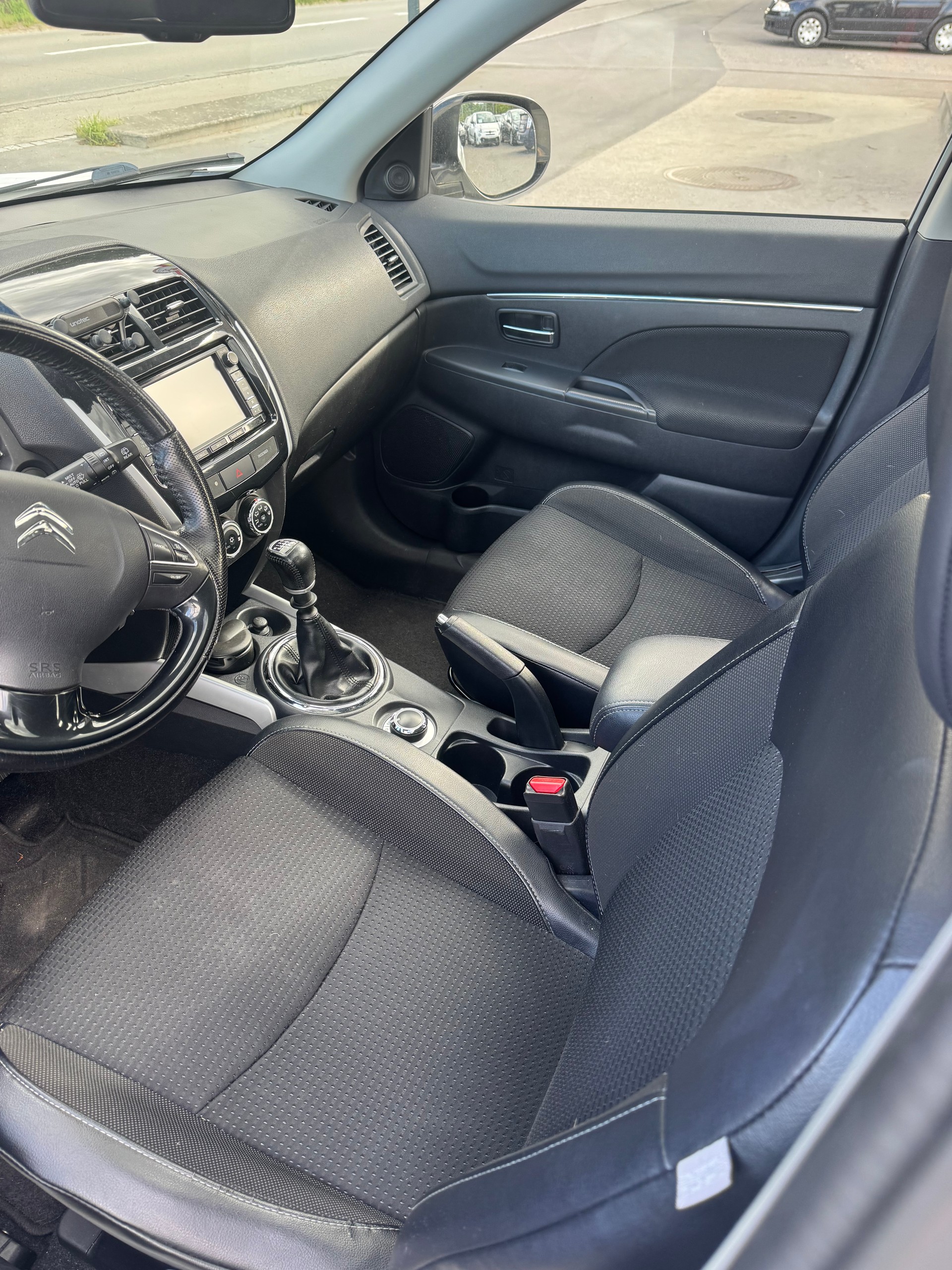 CITROEN C4 Aircross 1.8 HDi Exclusive 4WD-image-8