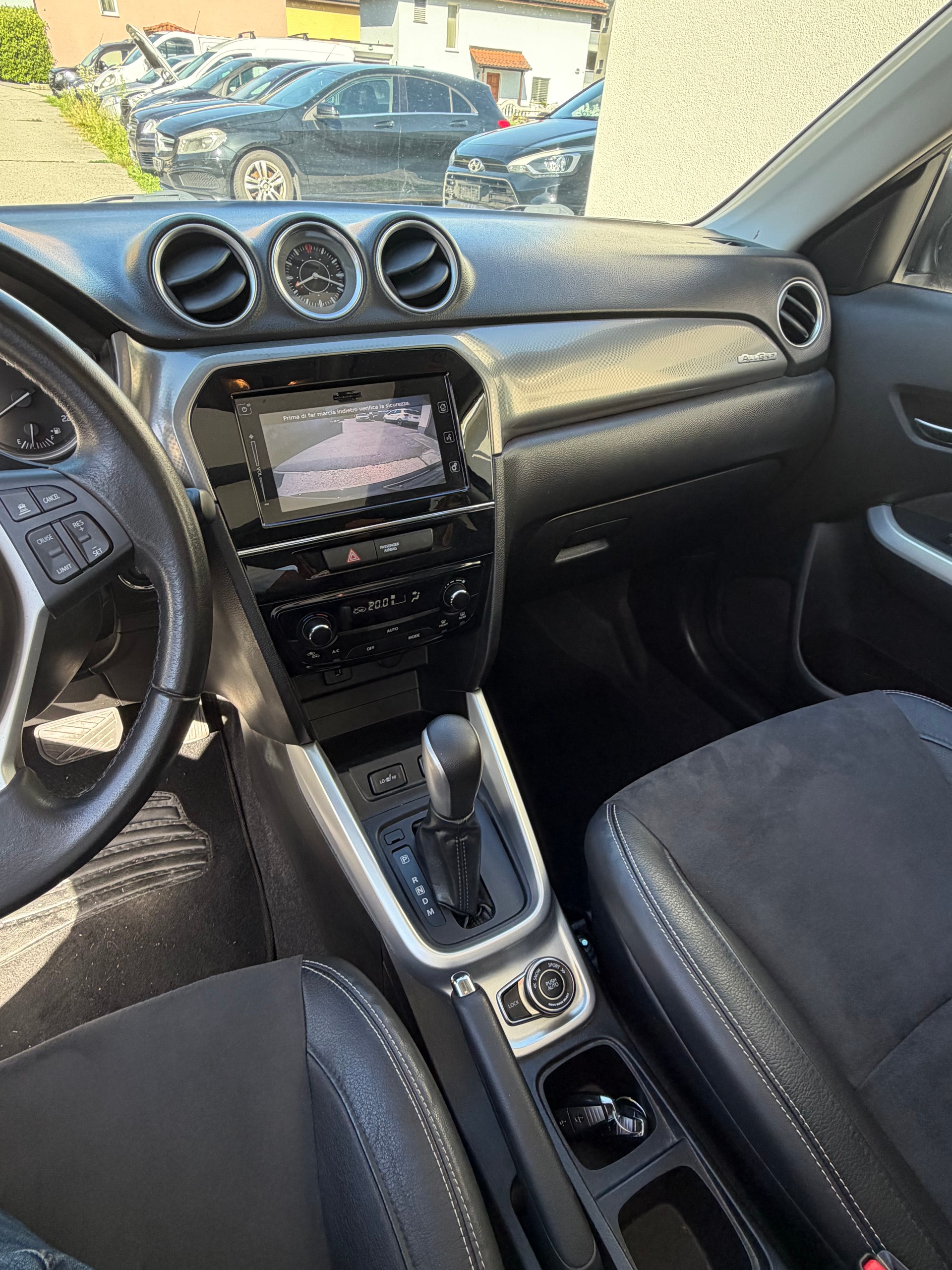 SUZUKI Vitara 1.6 Compact Top Automatic 4x4-image-10