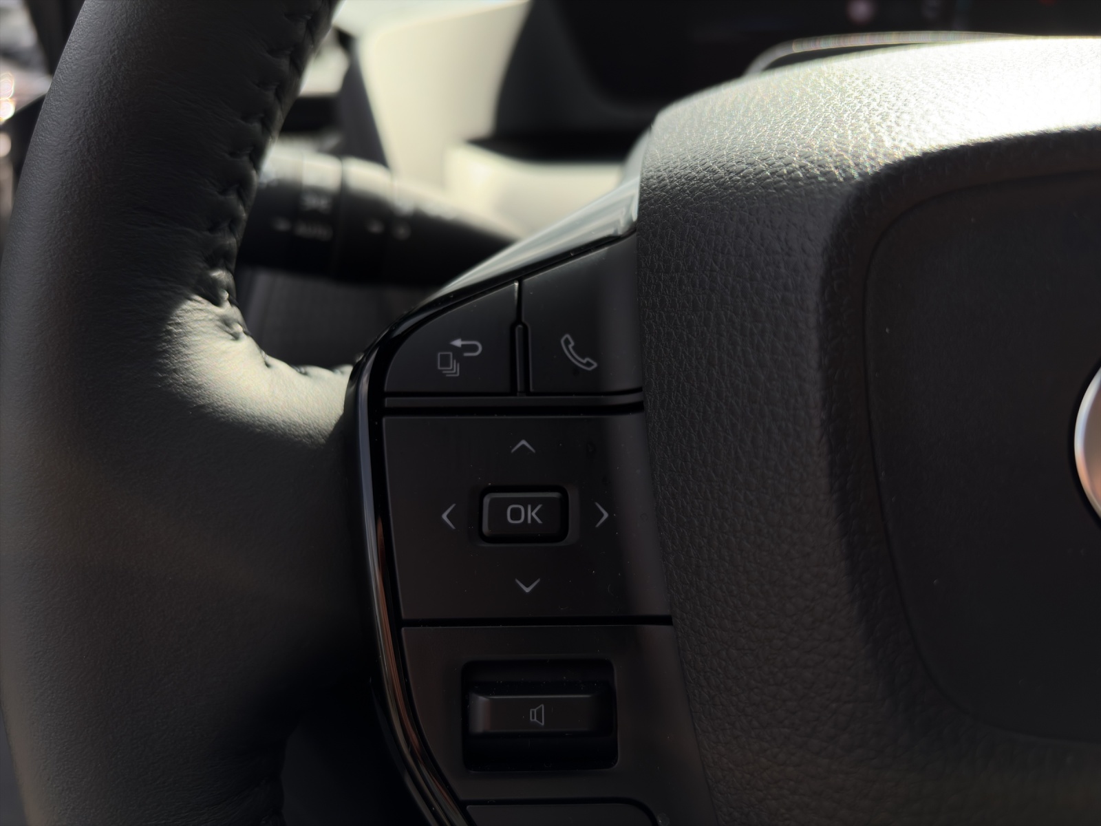 TOYOTA bZ4X Premium AWD-image-19