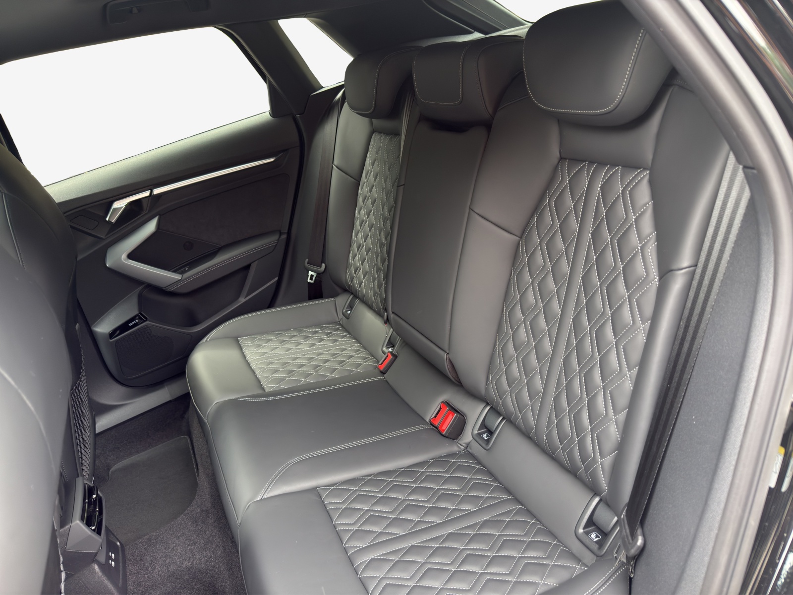 AUDI S3 Sportback TFSI quattro S-tronic-image-11