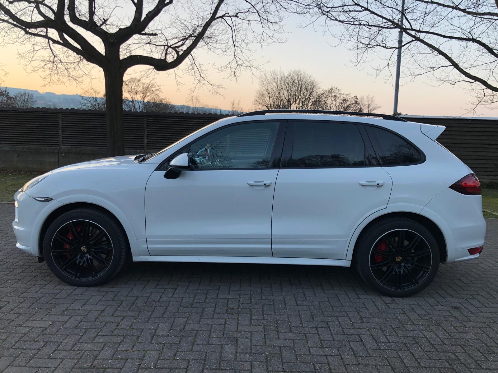 PORSCHE Cayenne Turbo-image-7
