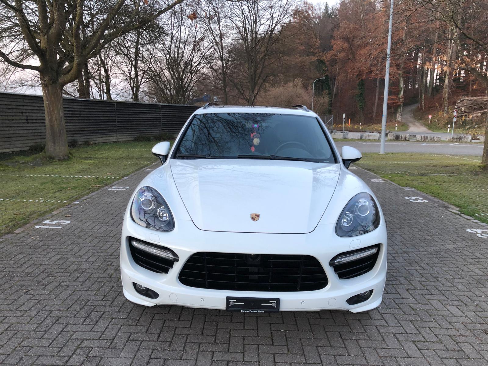 PORSCHE Cayenne Turbo-image-2