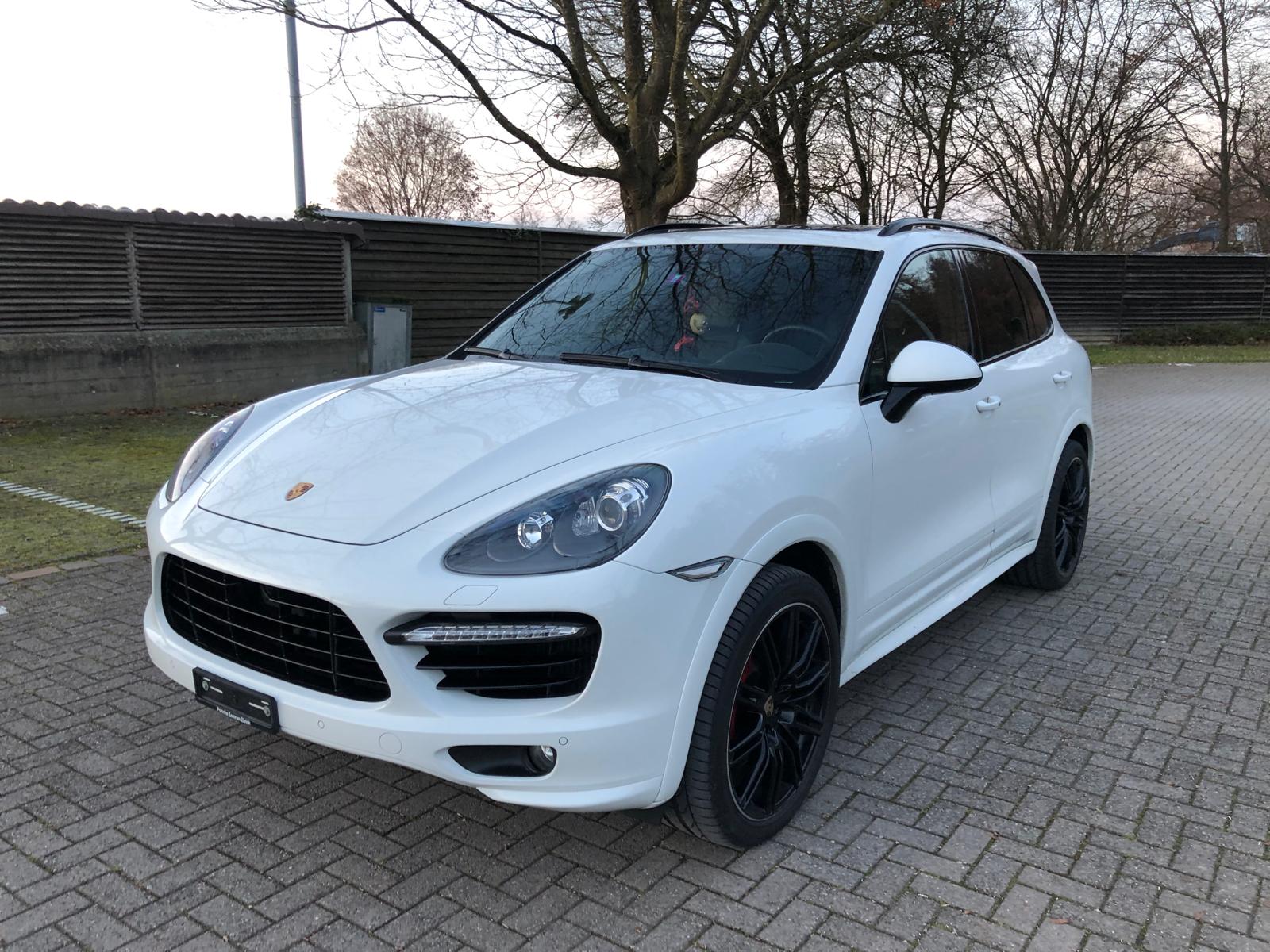 PORSCHE Cayenne Turbo-image-0