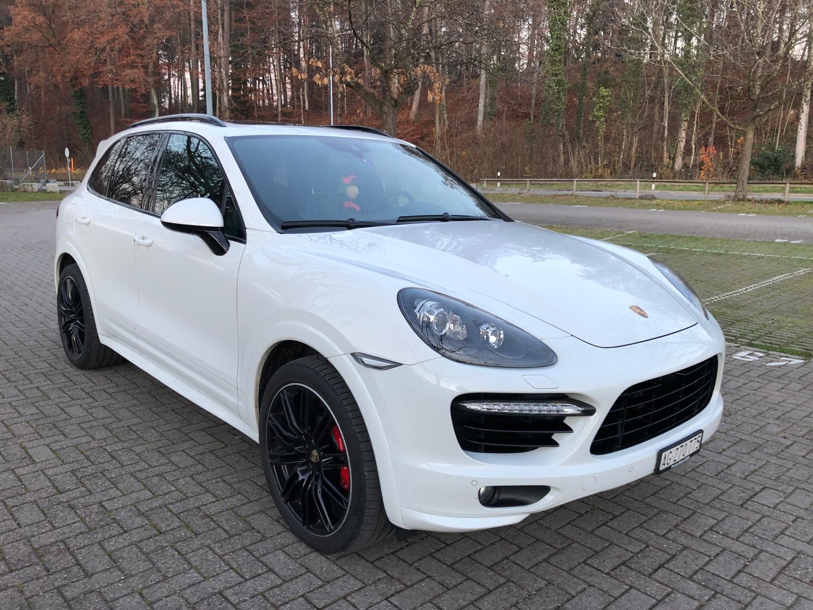 PORSCHE Cayenne Turbo-image-4