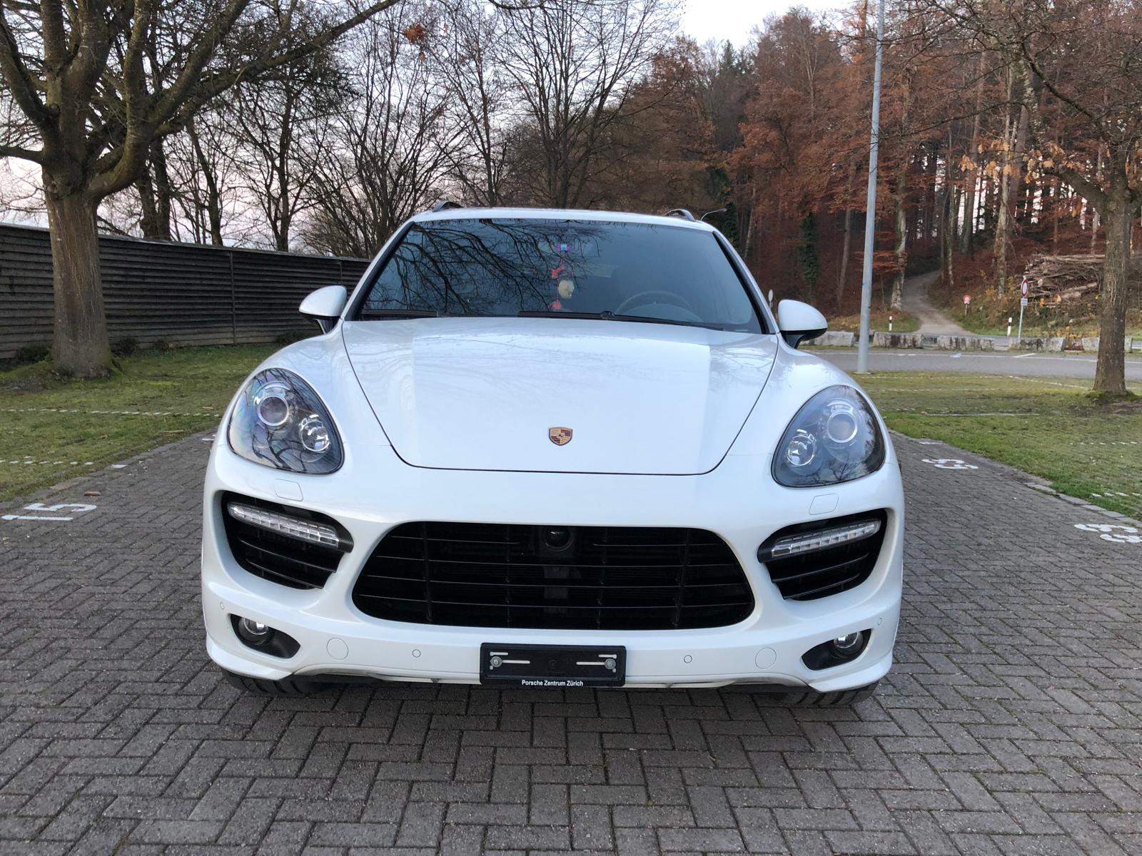 PORSCHE Cayenne Turbo-image-3