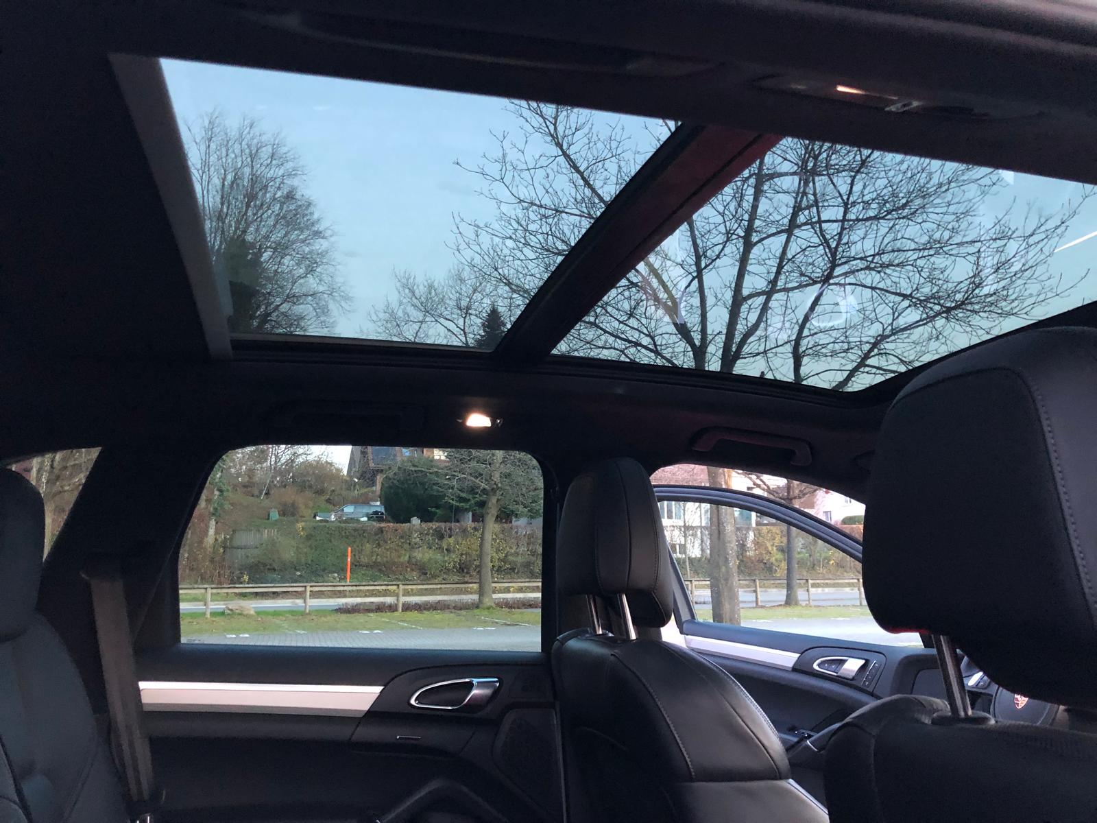 PORSCHE Cayenne Turbo-image-13