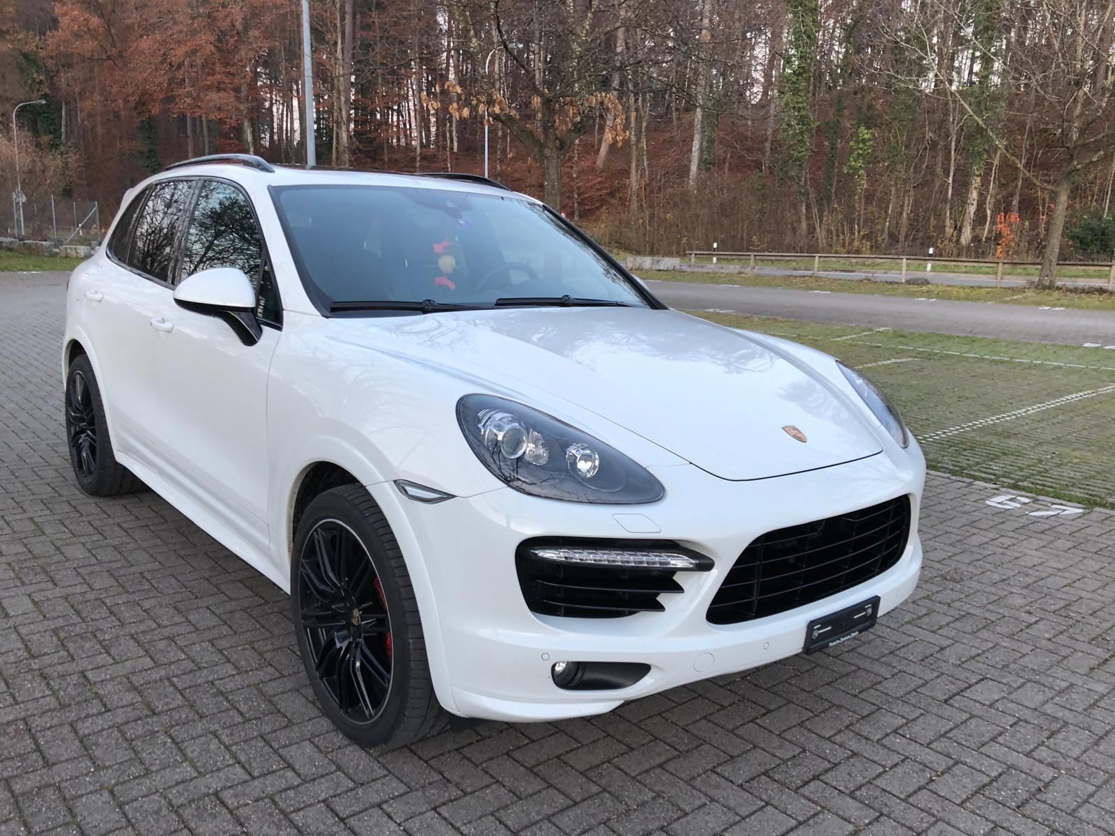 PORSCHE Cayenne Turbo-image-1