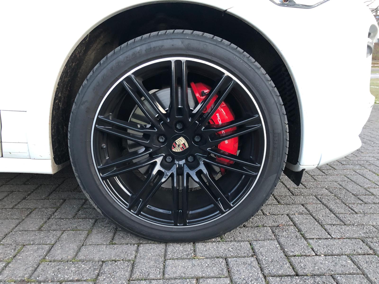 PORSCHE Cayenne Turbo-image-8