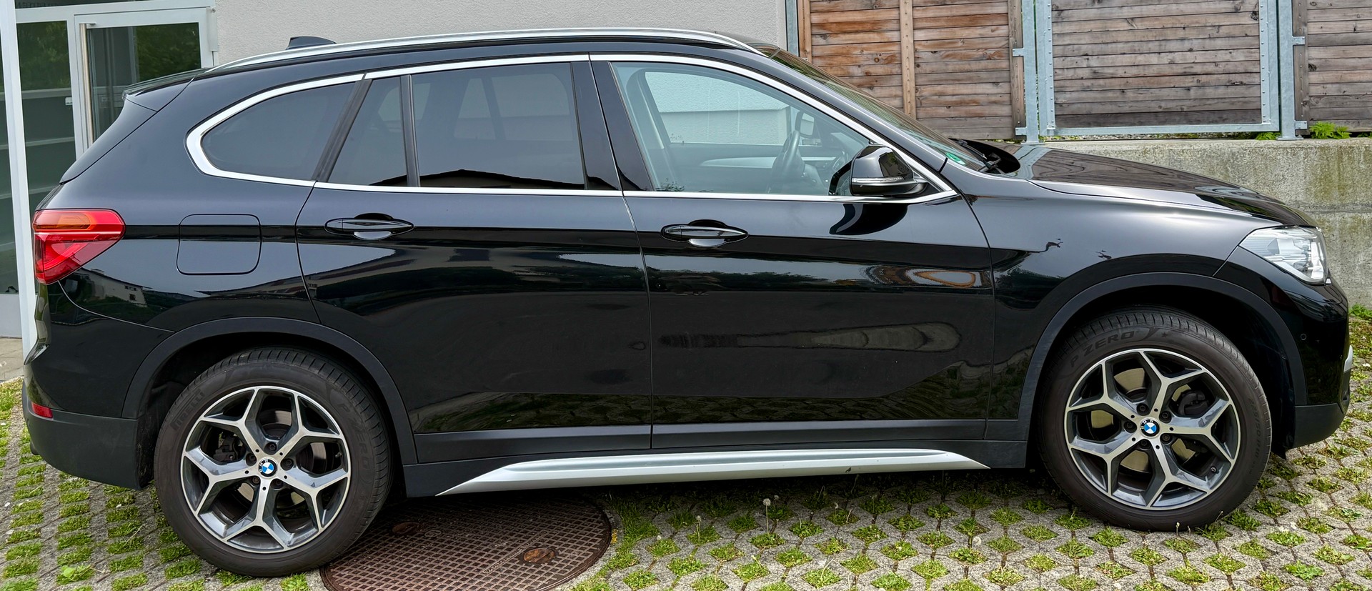 BMW 25i xDrive-image-0