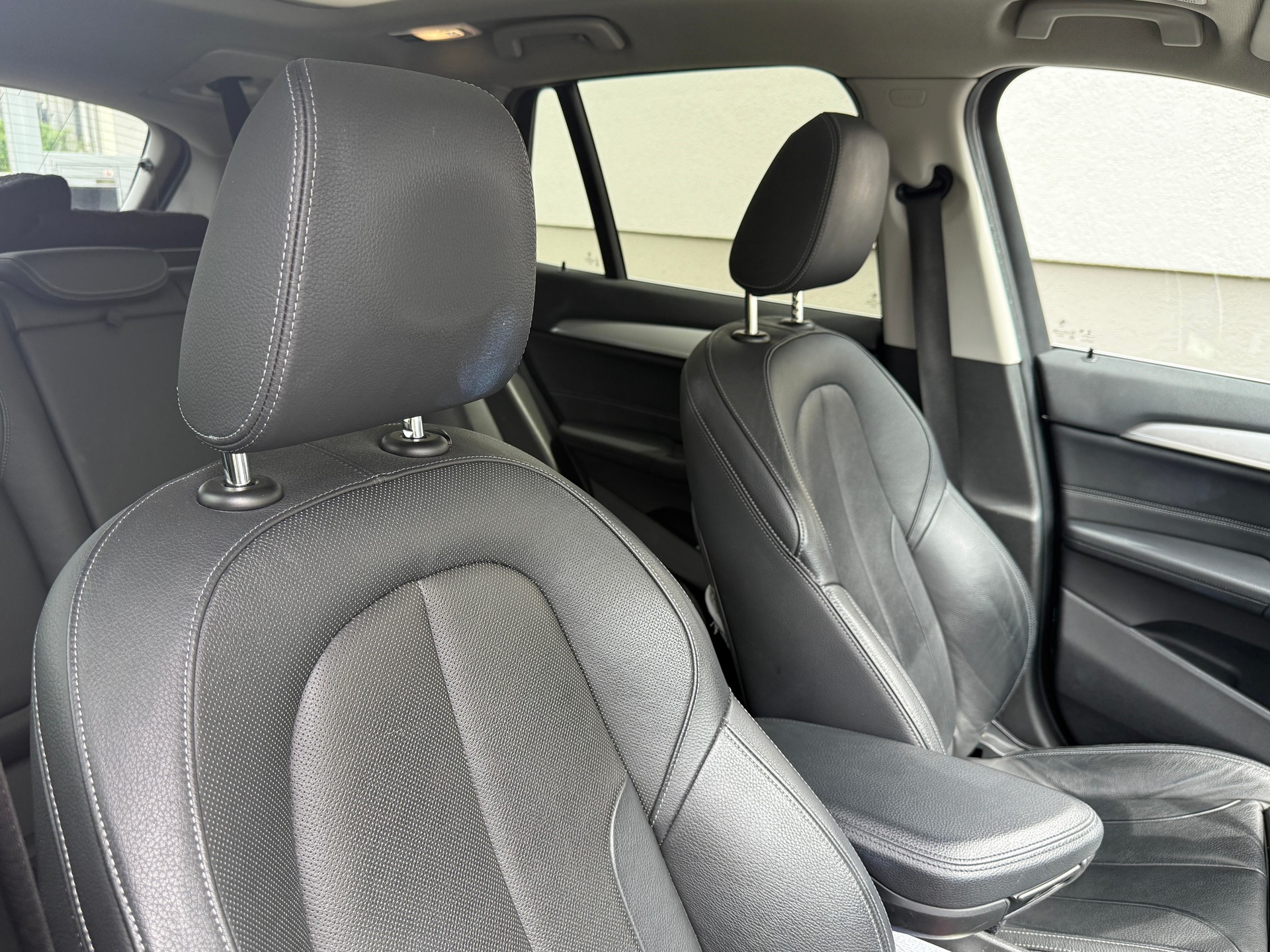 BMW 25i xDrive-image-4