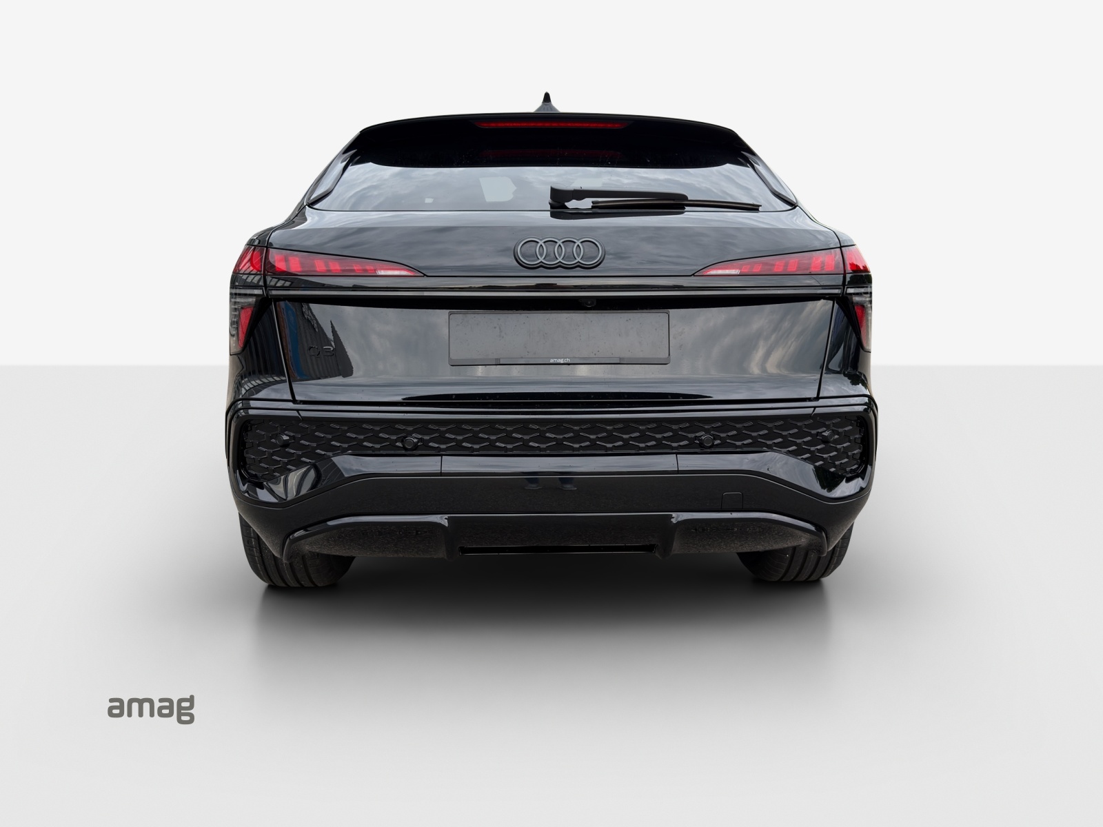 AUDI Q3 Sportback e-hybrid 200 kW S tronig-showroom-element-3