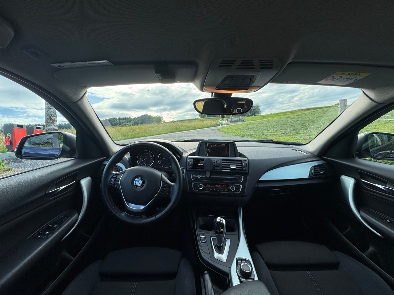 BMW 118i Sport Line-image-3