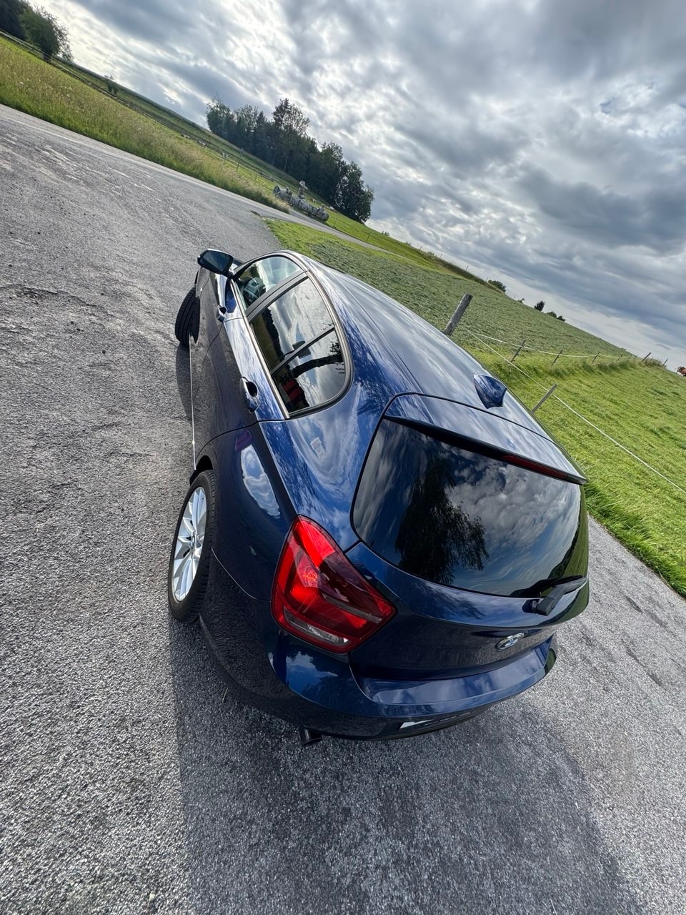 BMW 118i Sport Line-image-1
