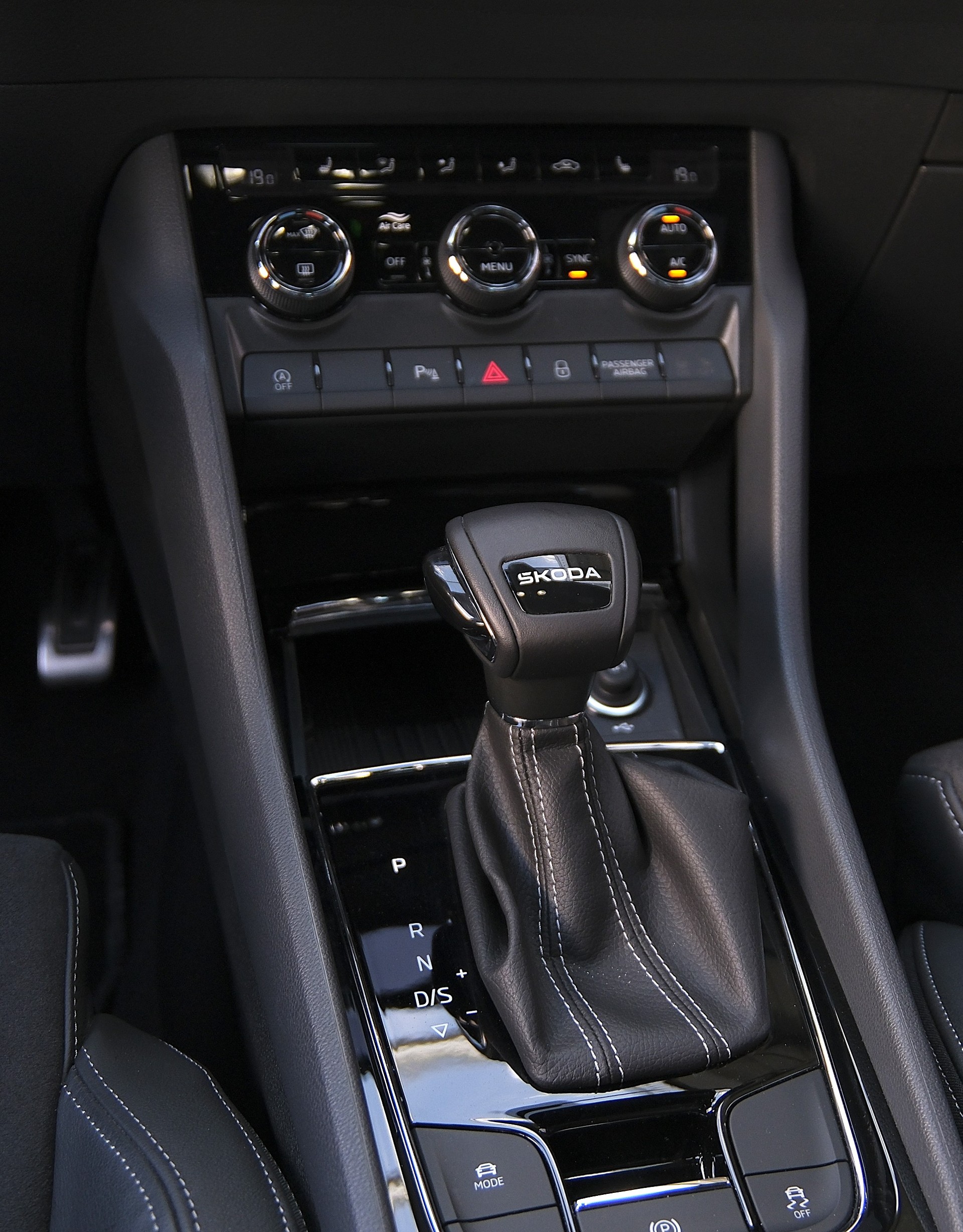 SKODA Karoq 1.5 TSI SportLine DSG-image-18