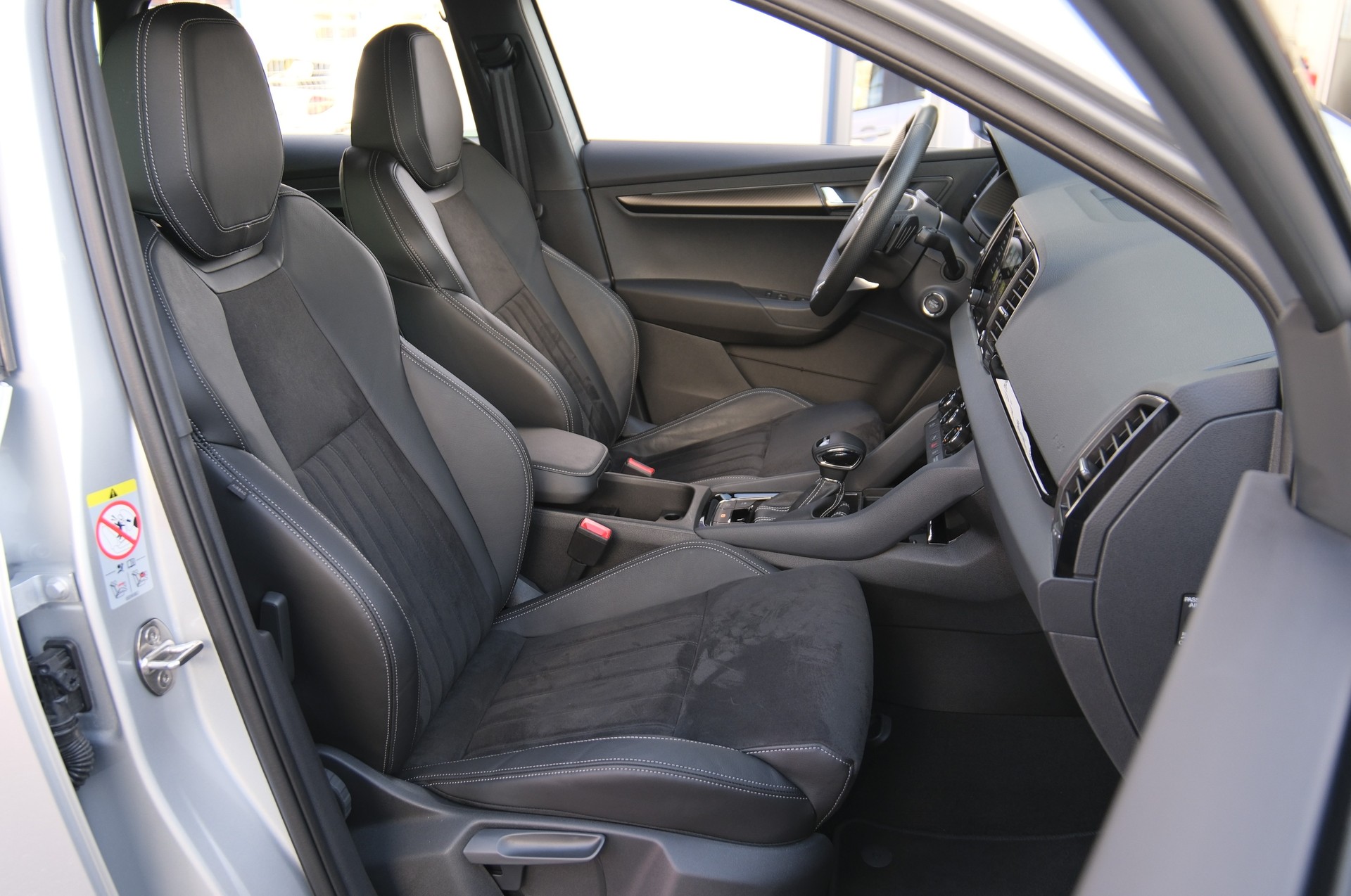 SKODA Karoq 1.5 TSI SportLine DSG-image-15
