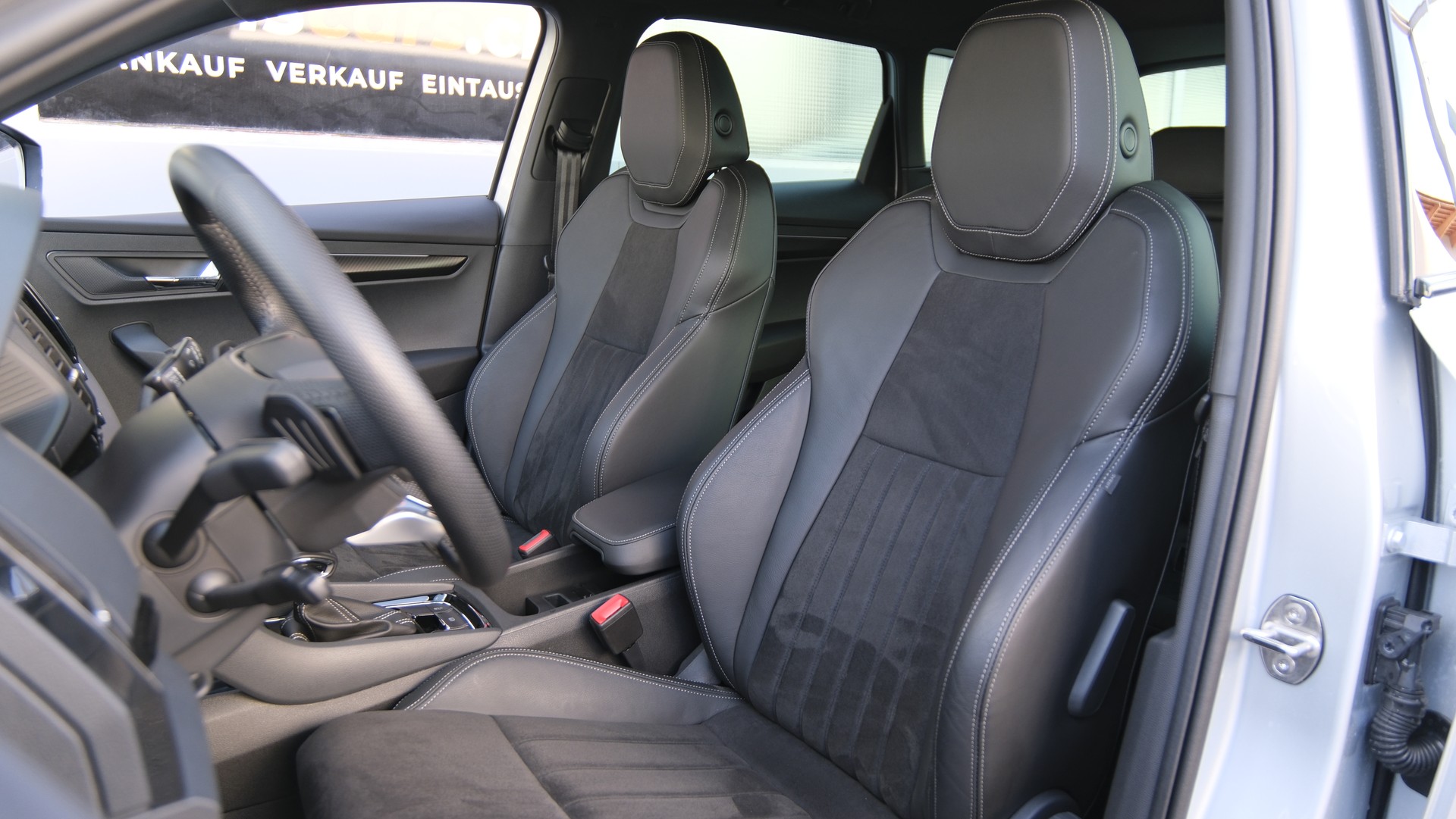 SKODA Karoq 1.5 TSI SportLine DSG-image-4