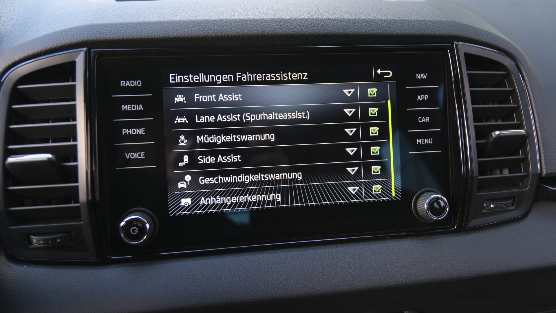 SKODA Karoq 1.5 TSI SportLine DSG-image-20