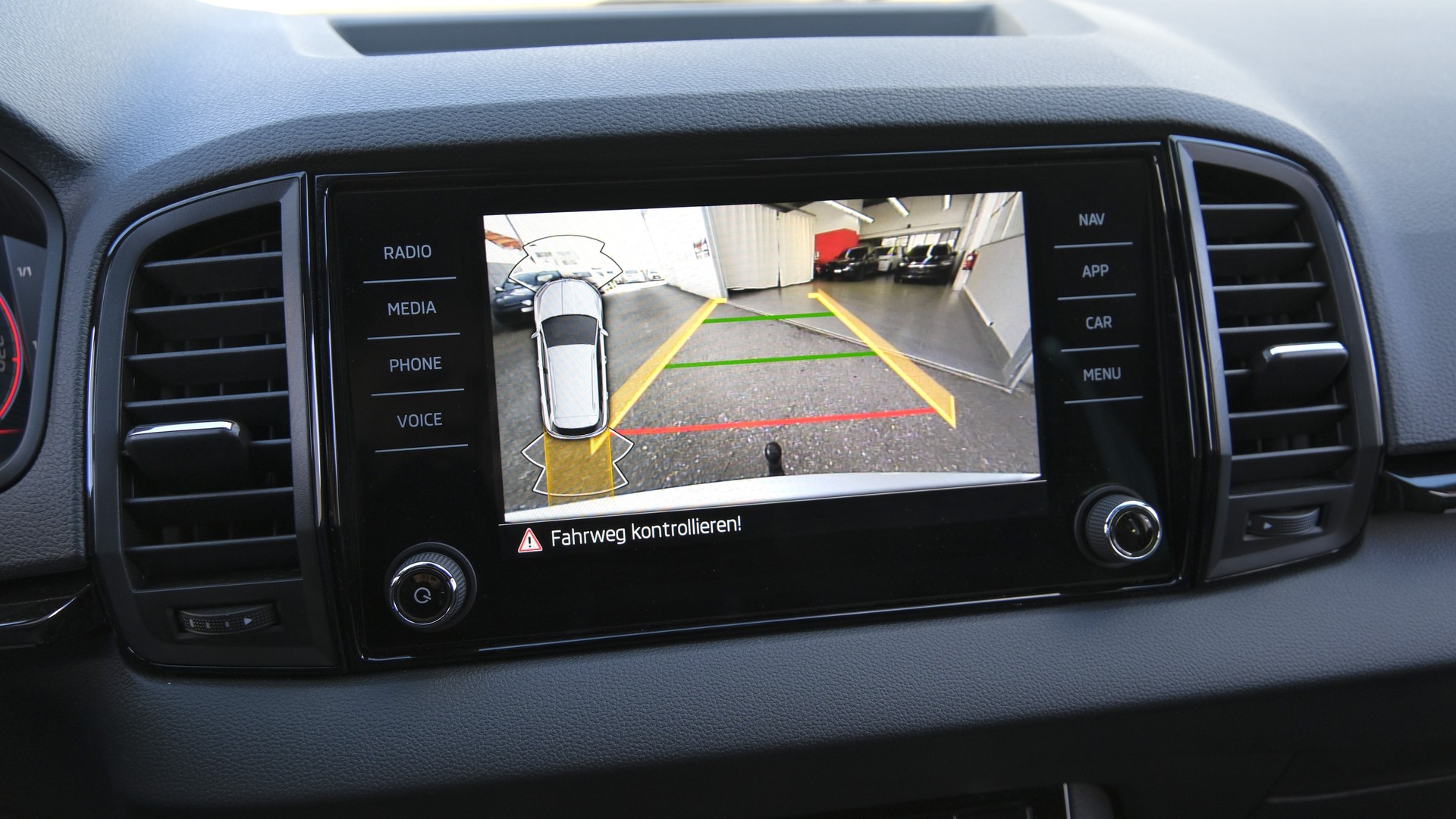 SKODA Karoq 1.5 TSI SportLine DSG-image-21