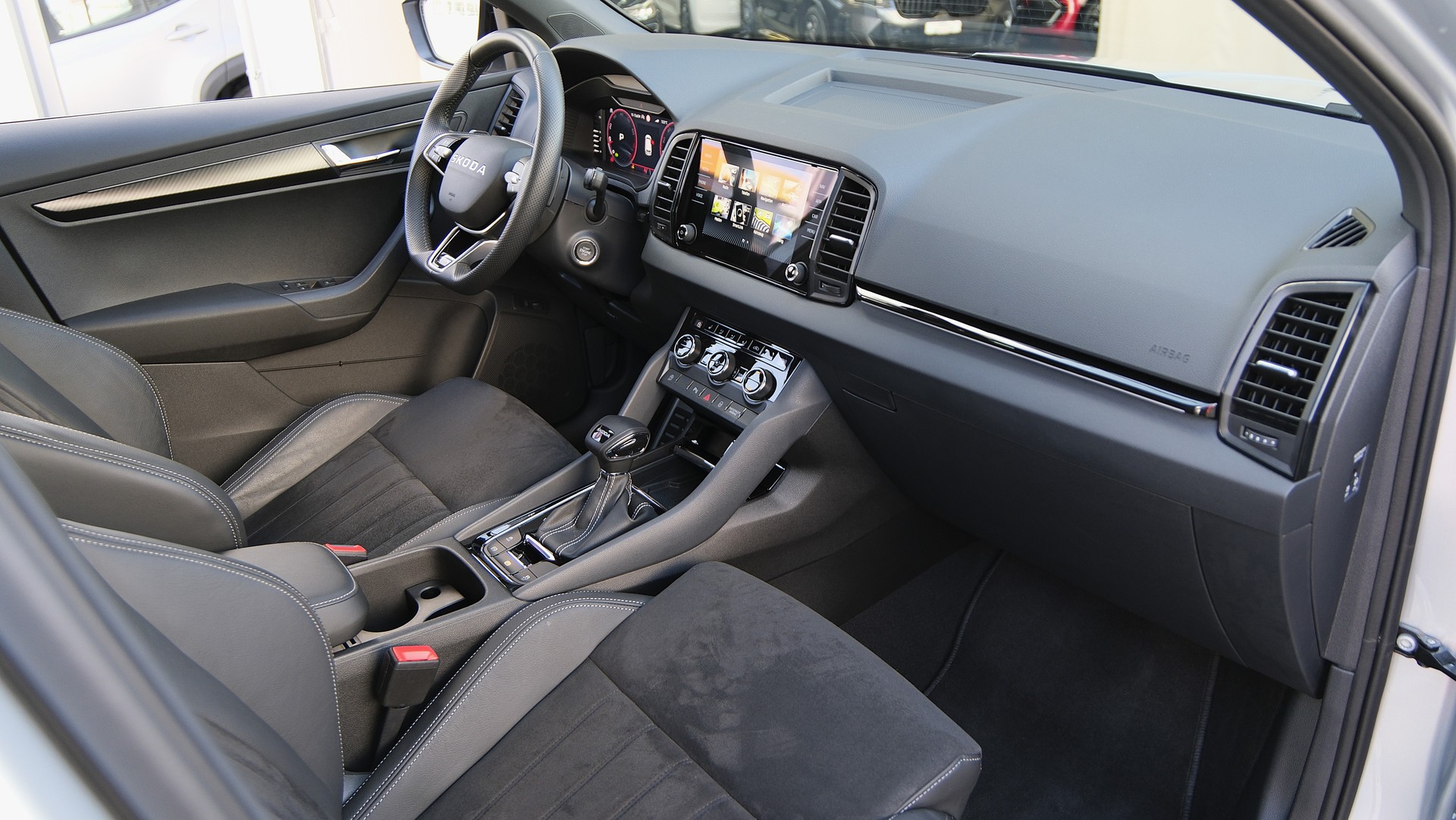 SKODA Karoq 1.5 TSI SportLine DSG-image-14