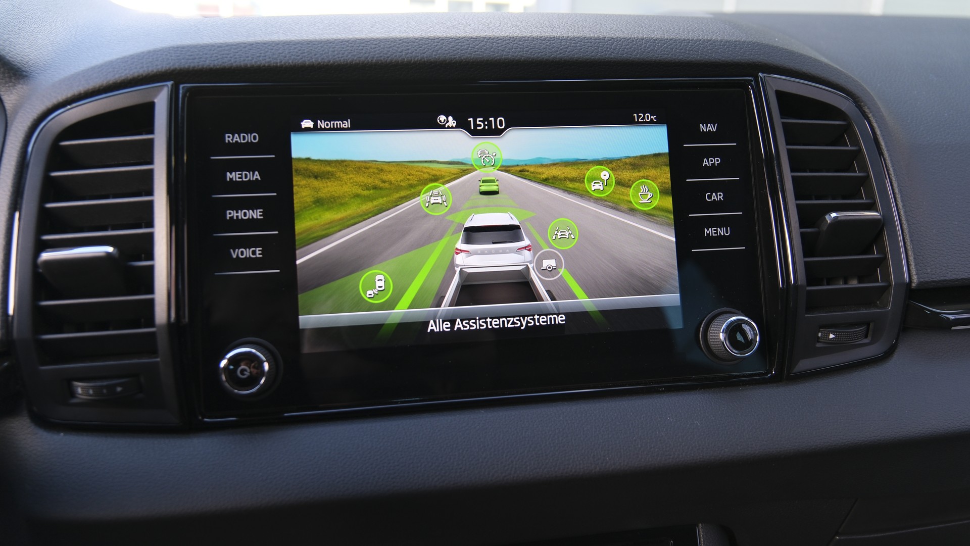 SKODA Karoq 1.5 TSI SportLine DSG-image-19