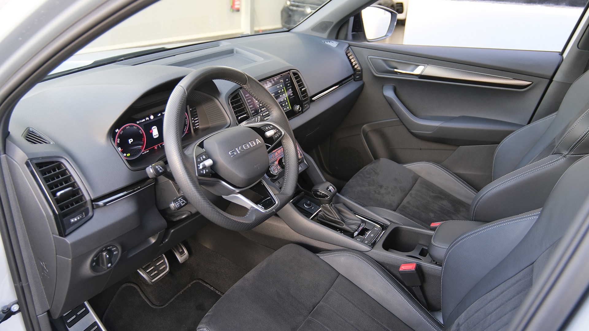 SKODA Karoq 1.5 TSI SportLine DSG-image-2