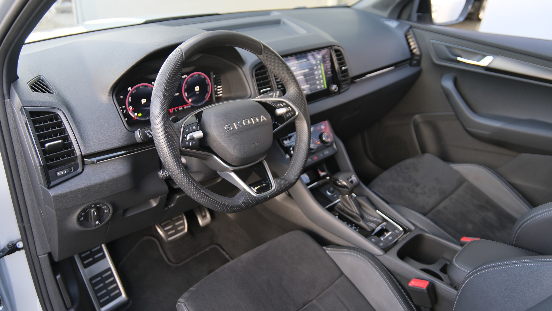 SKODA Karoq 1.5 TSI SportLine DSG-image-13