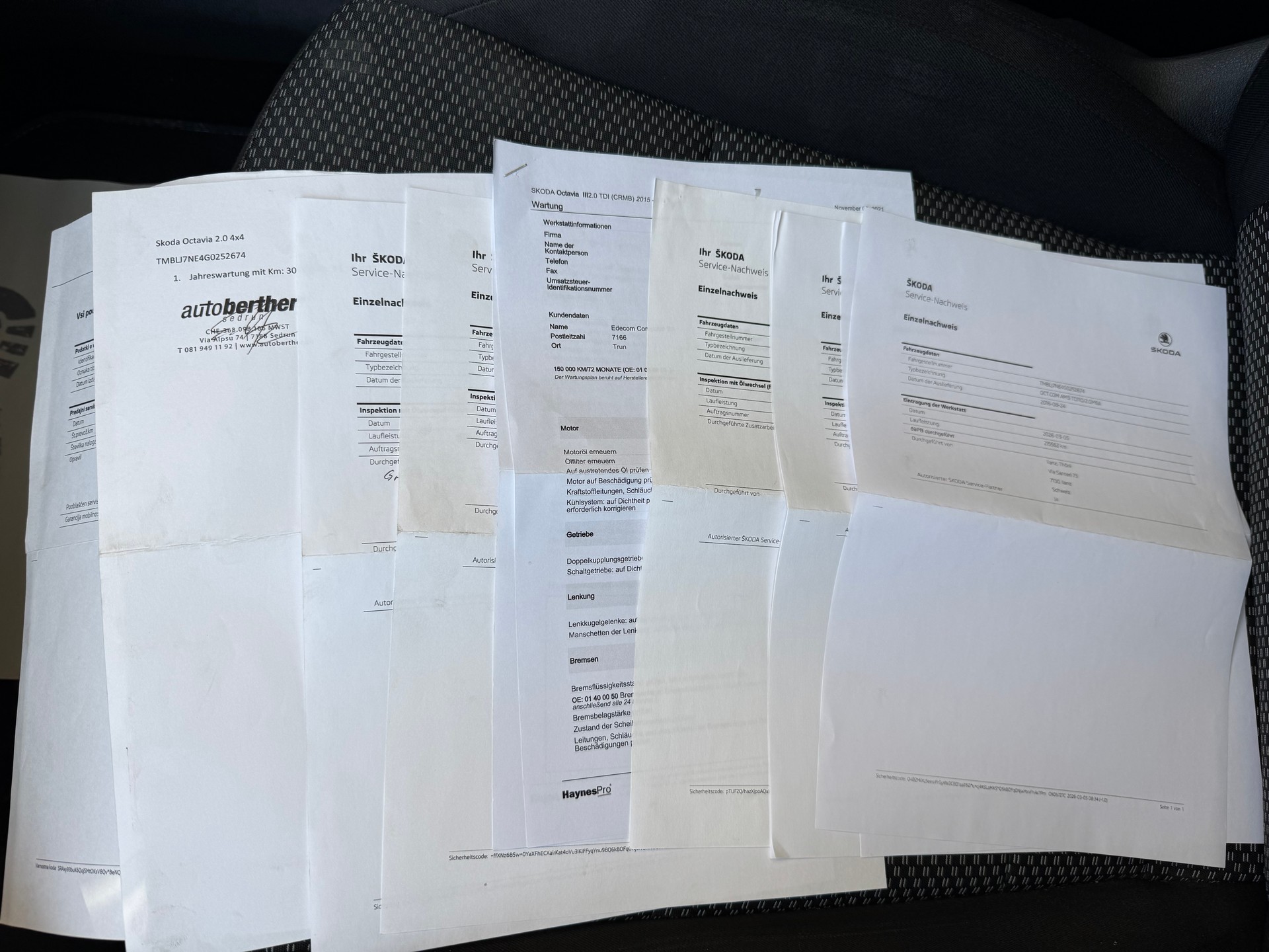 SKODA Octavia Combi 2.0 TDI Ambition 4x4-image-12