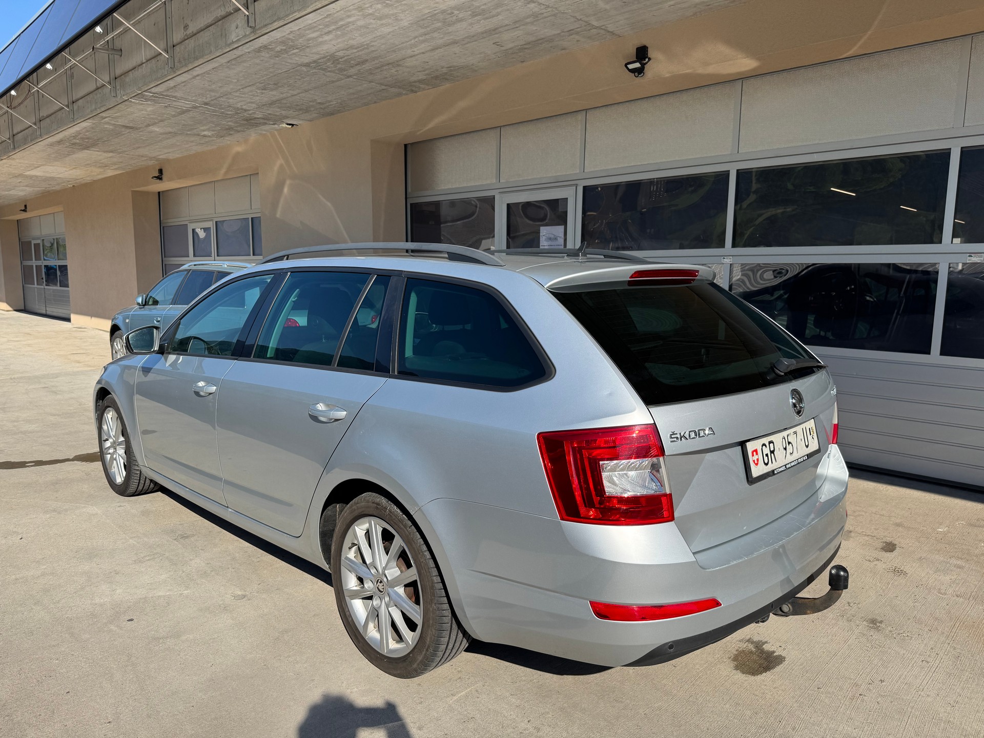 SKODA Octavia Combi 2.0 TDI Ambition 4x4-image-5