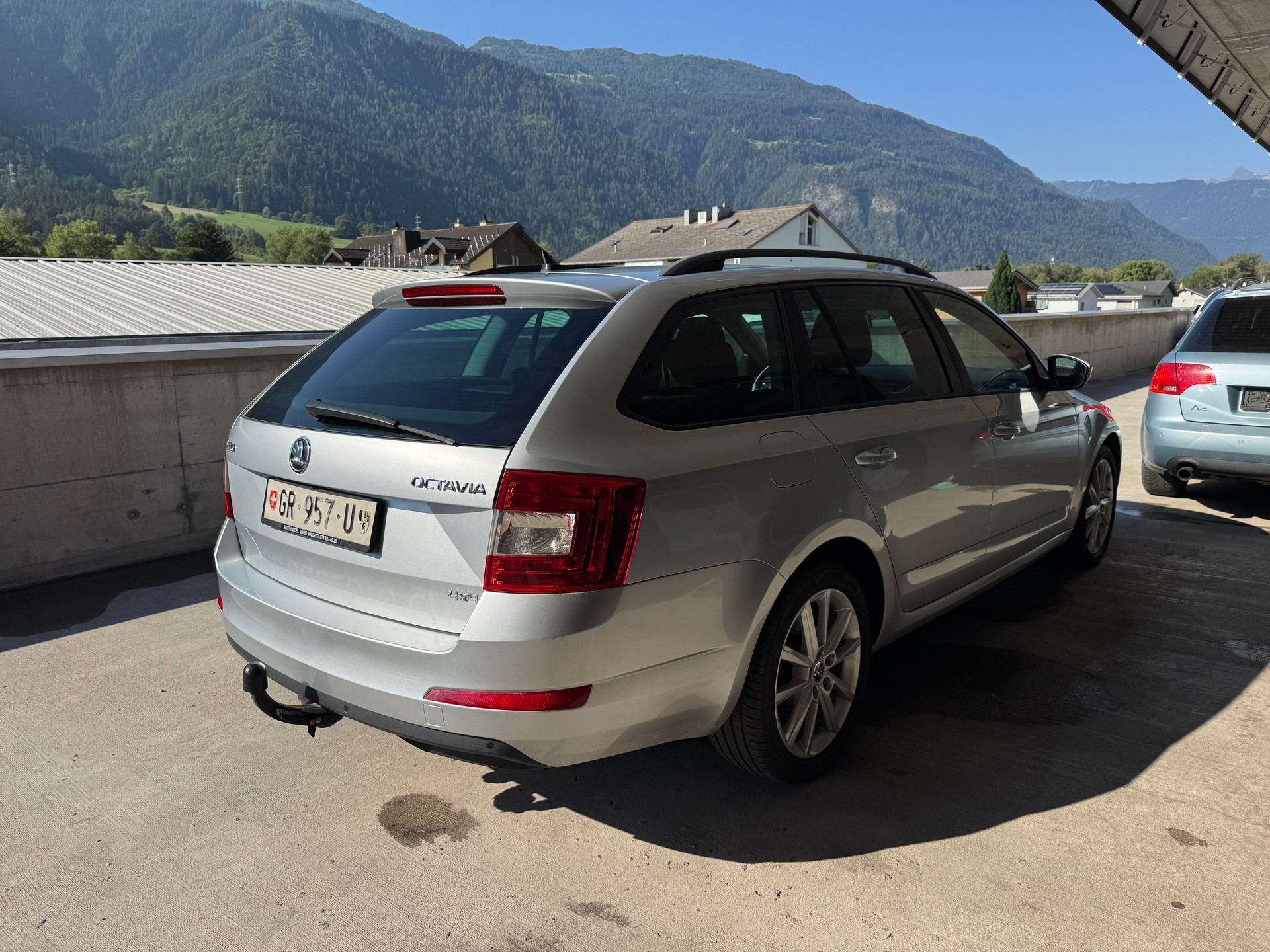 SKODA Octavia Combi 2.0 TDI Ambition 4x4-image-3