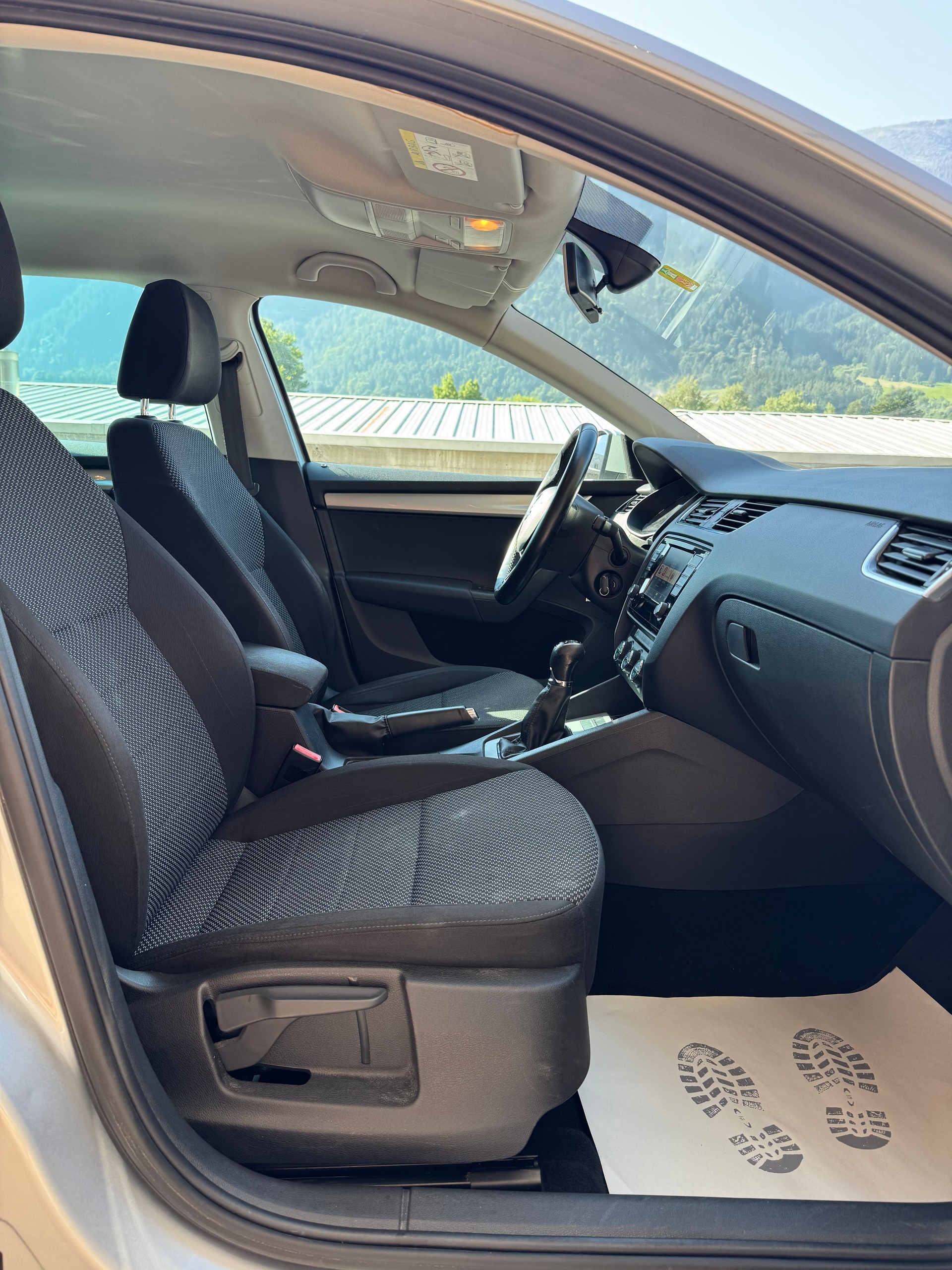 SKODA Octavia Combi 2.0 TDI Ambition 4x4-image-8