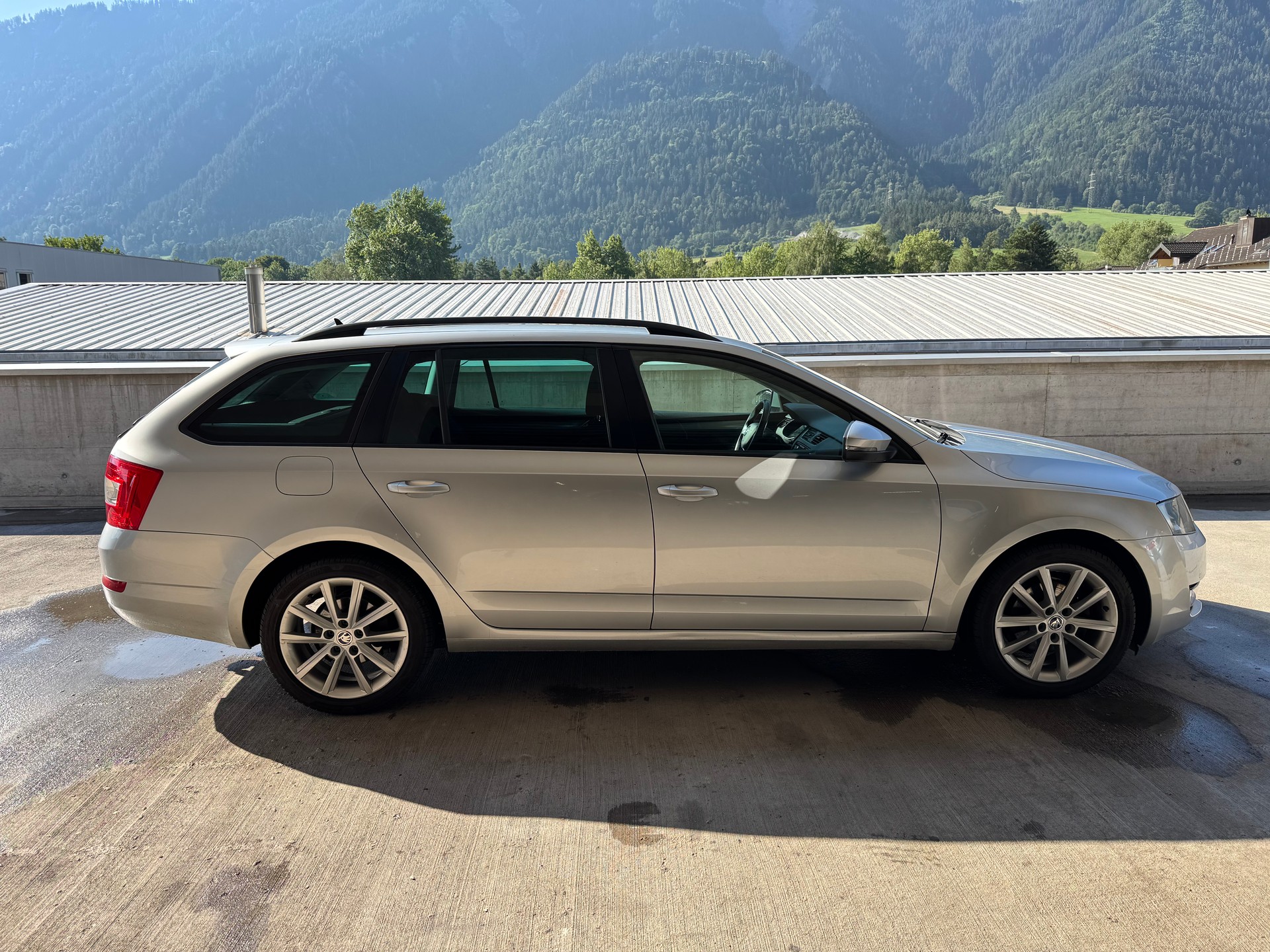 SKODA Octavia Combi 2.0 TDI Ambition 4x4-image-2