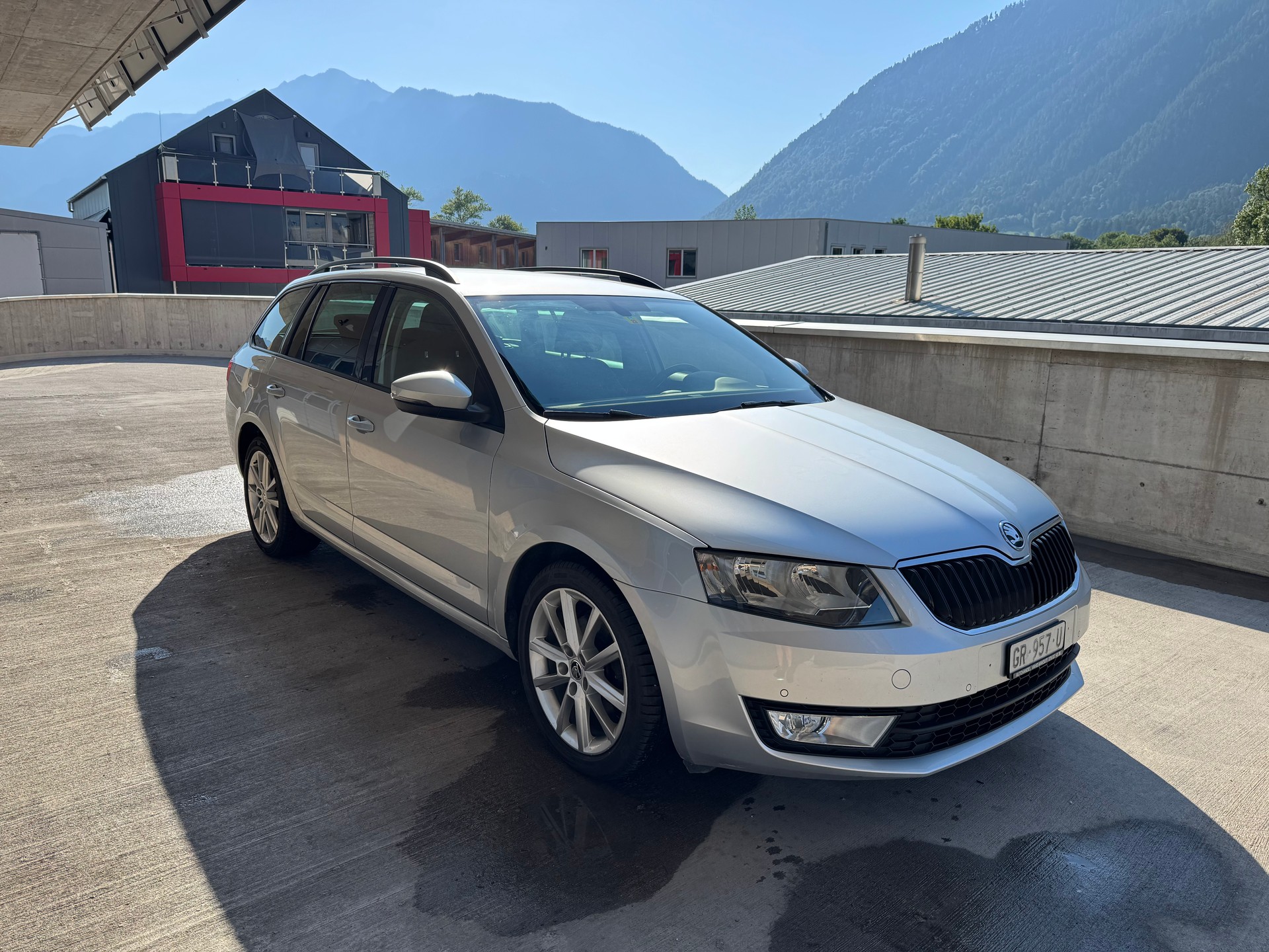 SKODA Octavia Combi 2.0 TDI Ambition 4x4-image-1
