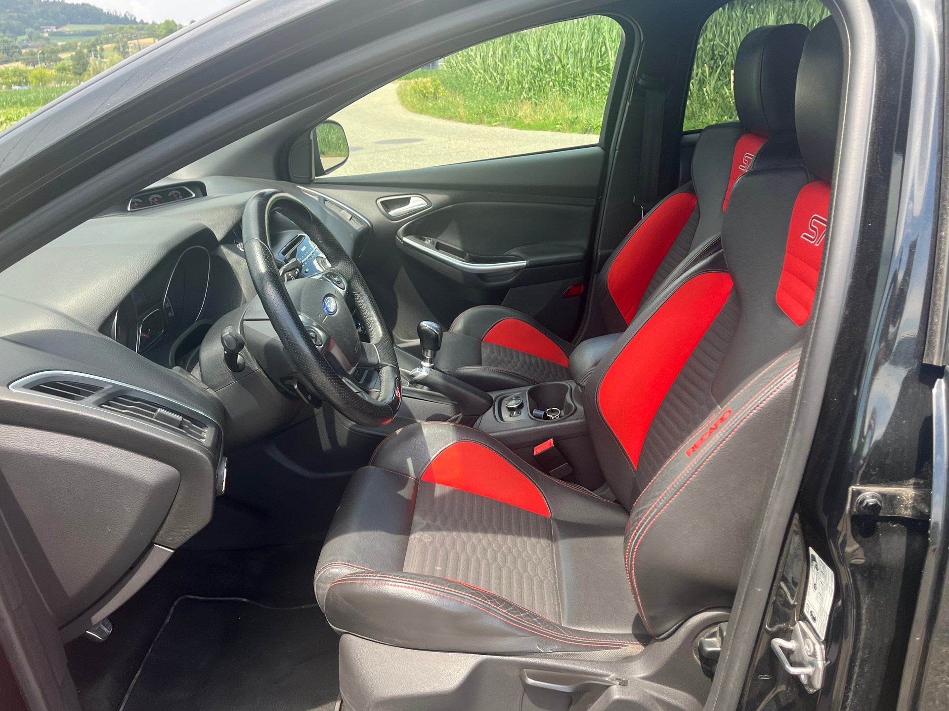 FORD Focus 2.0 SCTi ST-2-image-10
